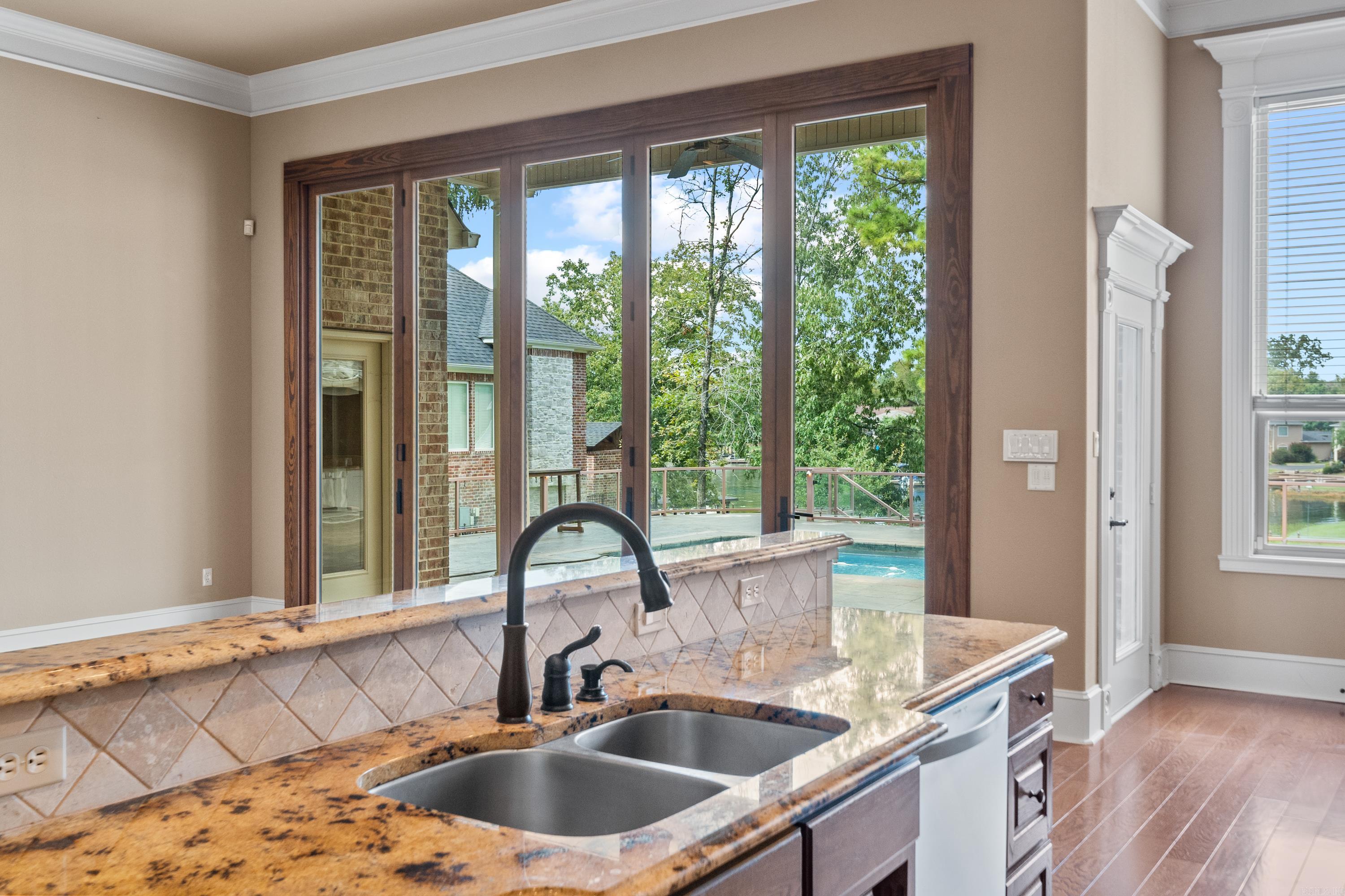 OAK SHORES ESTATES - Residential