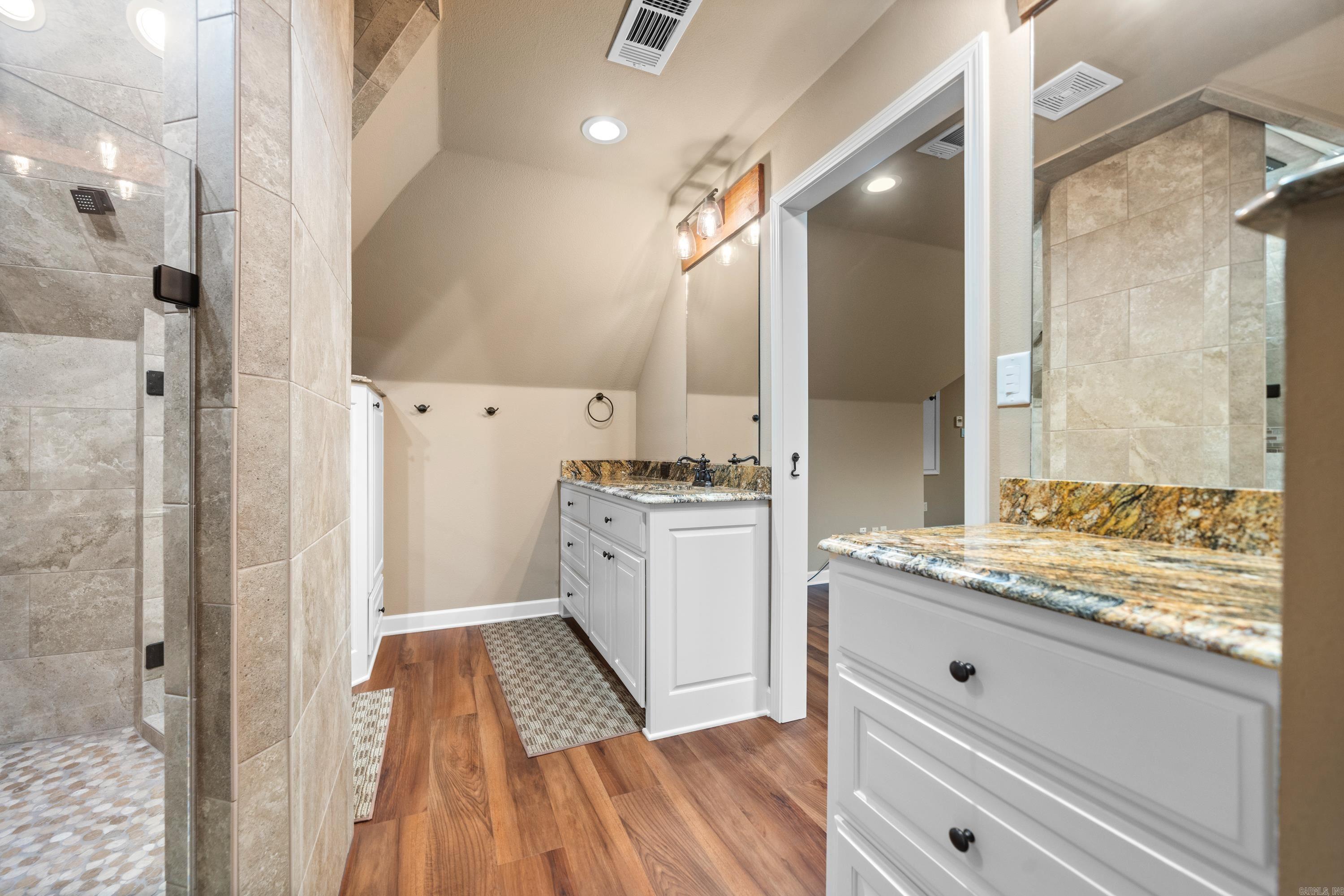 OAK SHORES ESTATES - Residential