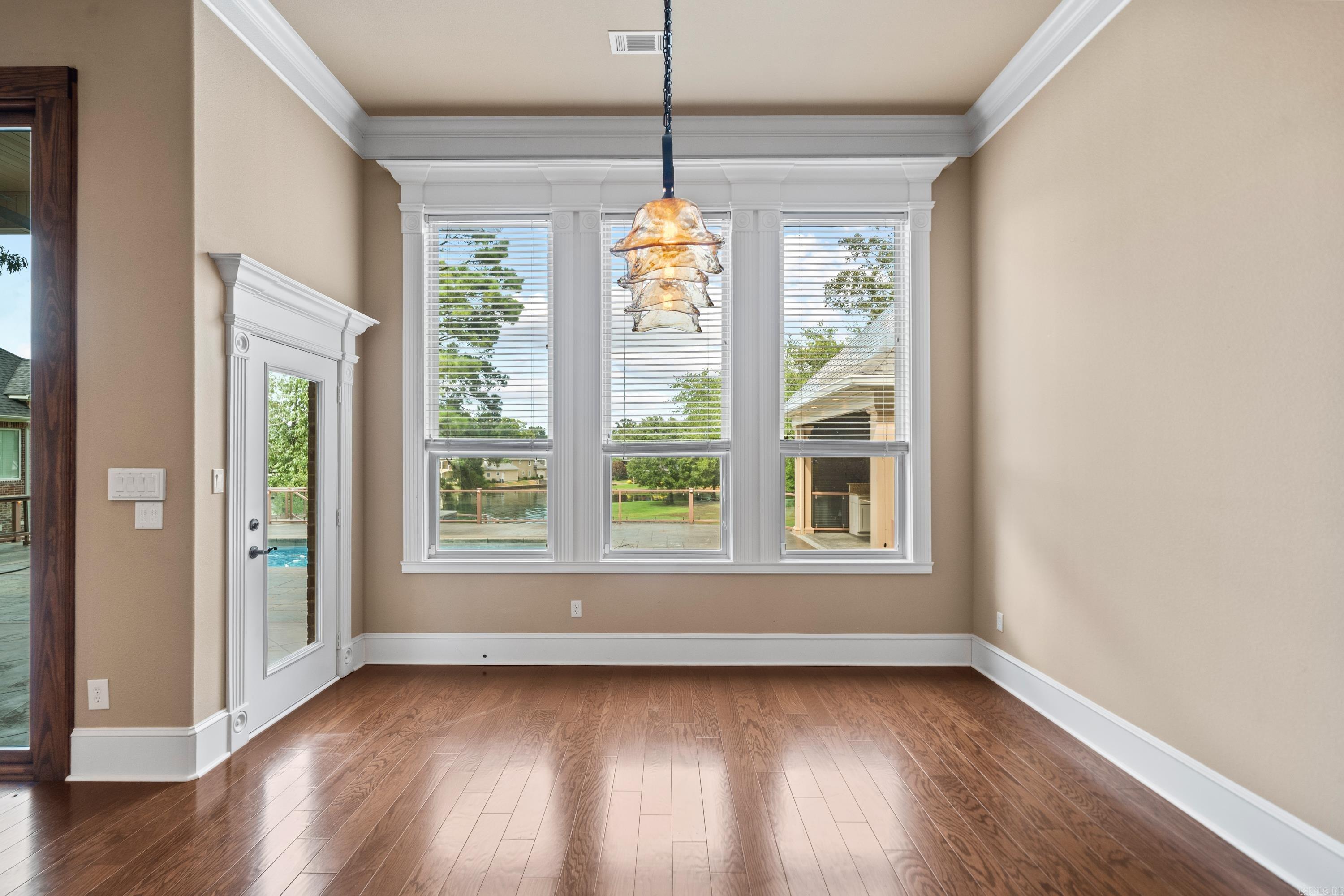 OAK SHORES ESTATES - Residential