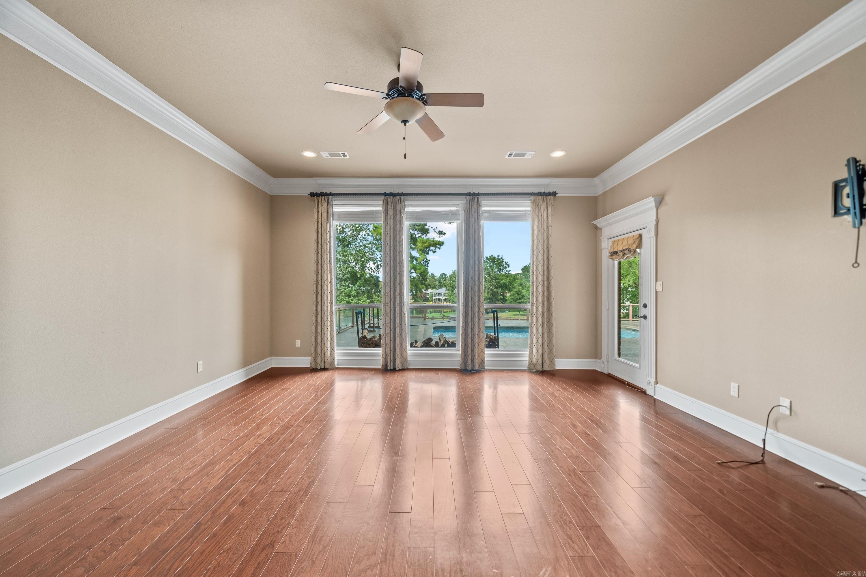 OAK SHORES ESTATES - Residential