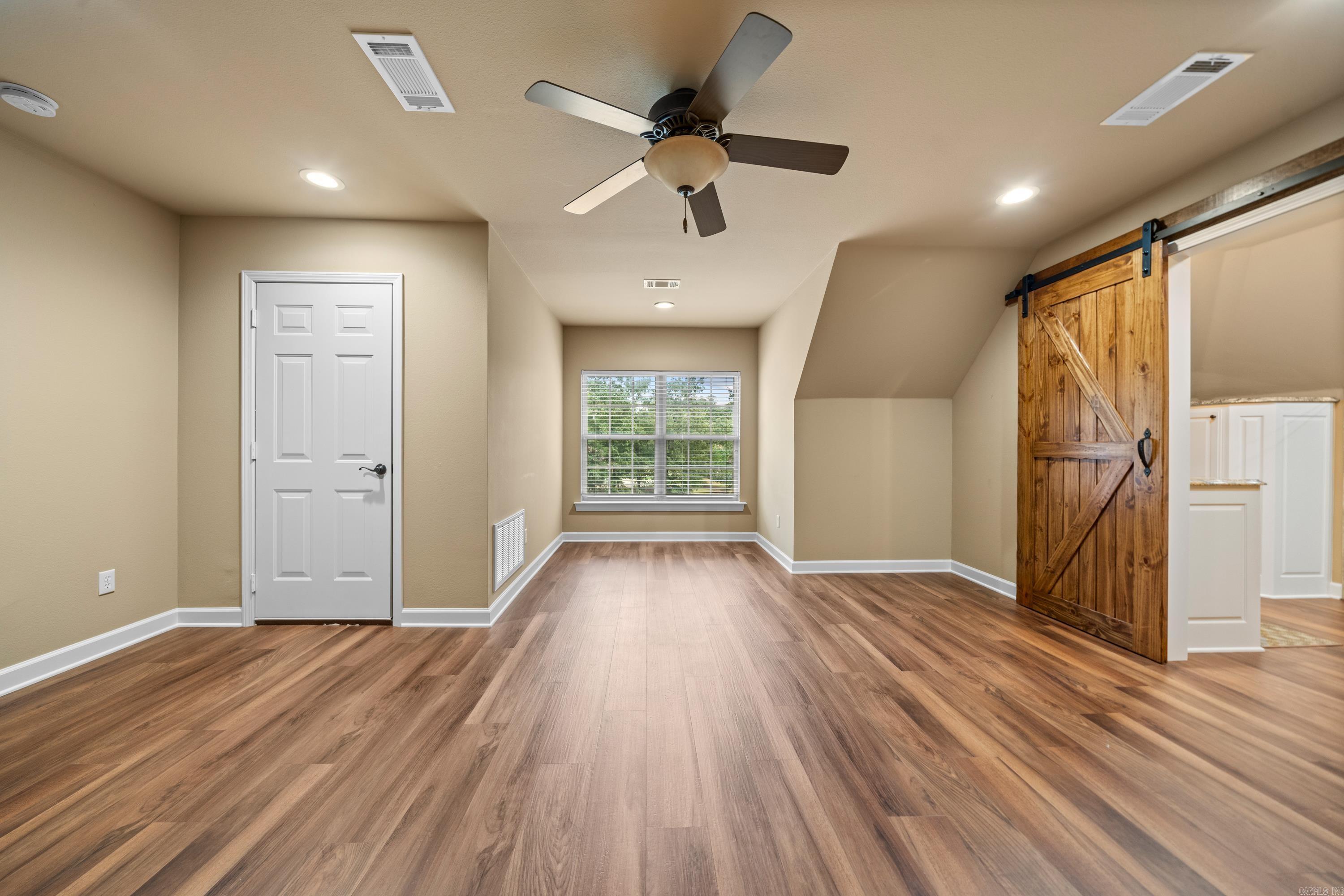 OAK SHORES ESTATES - Residential