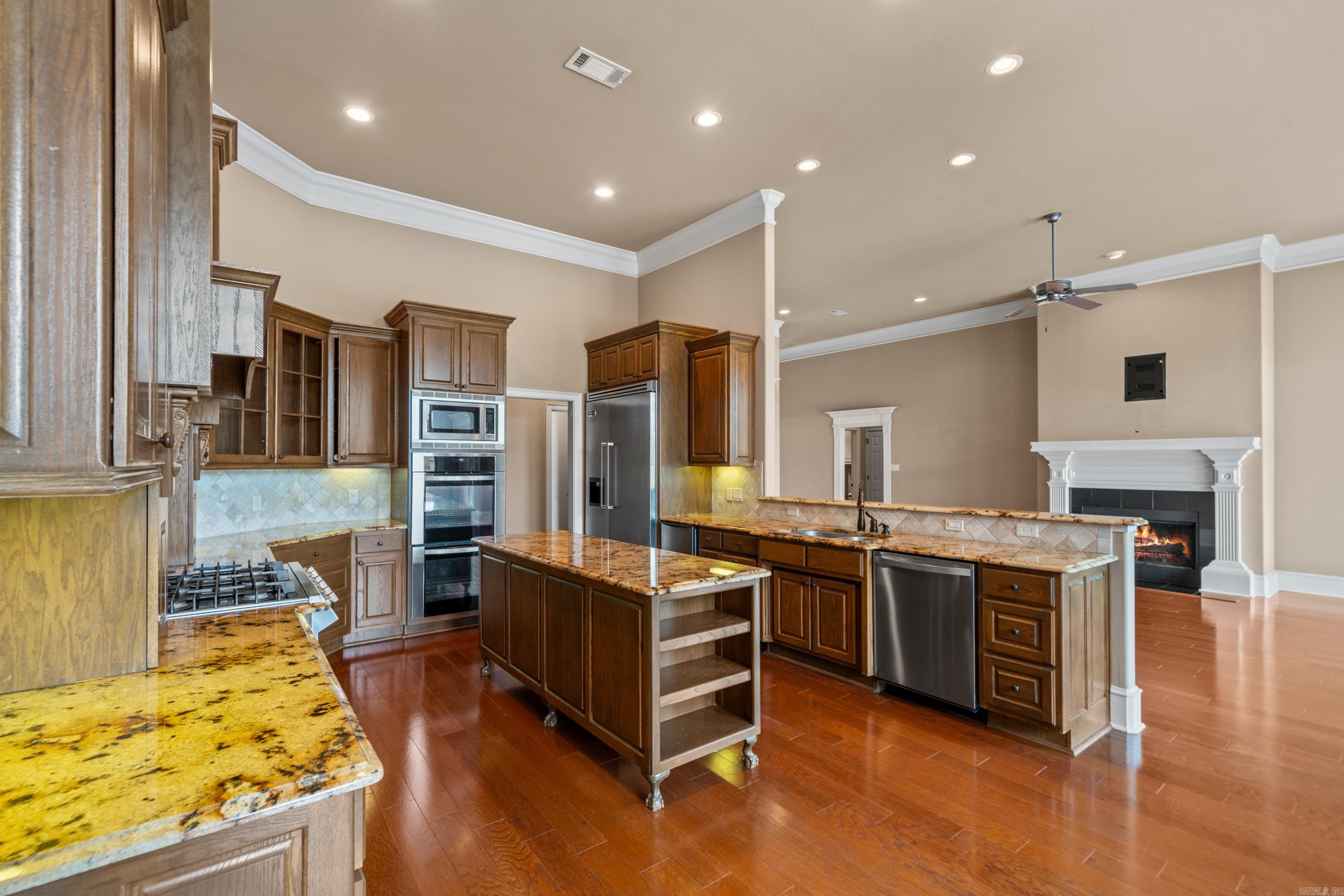 OAK SHORES ESTATES - Residential