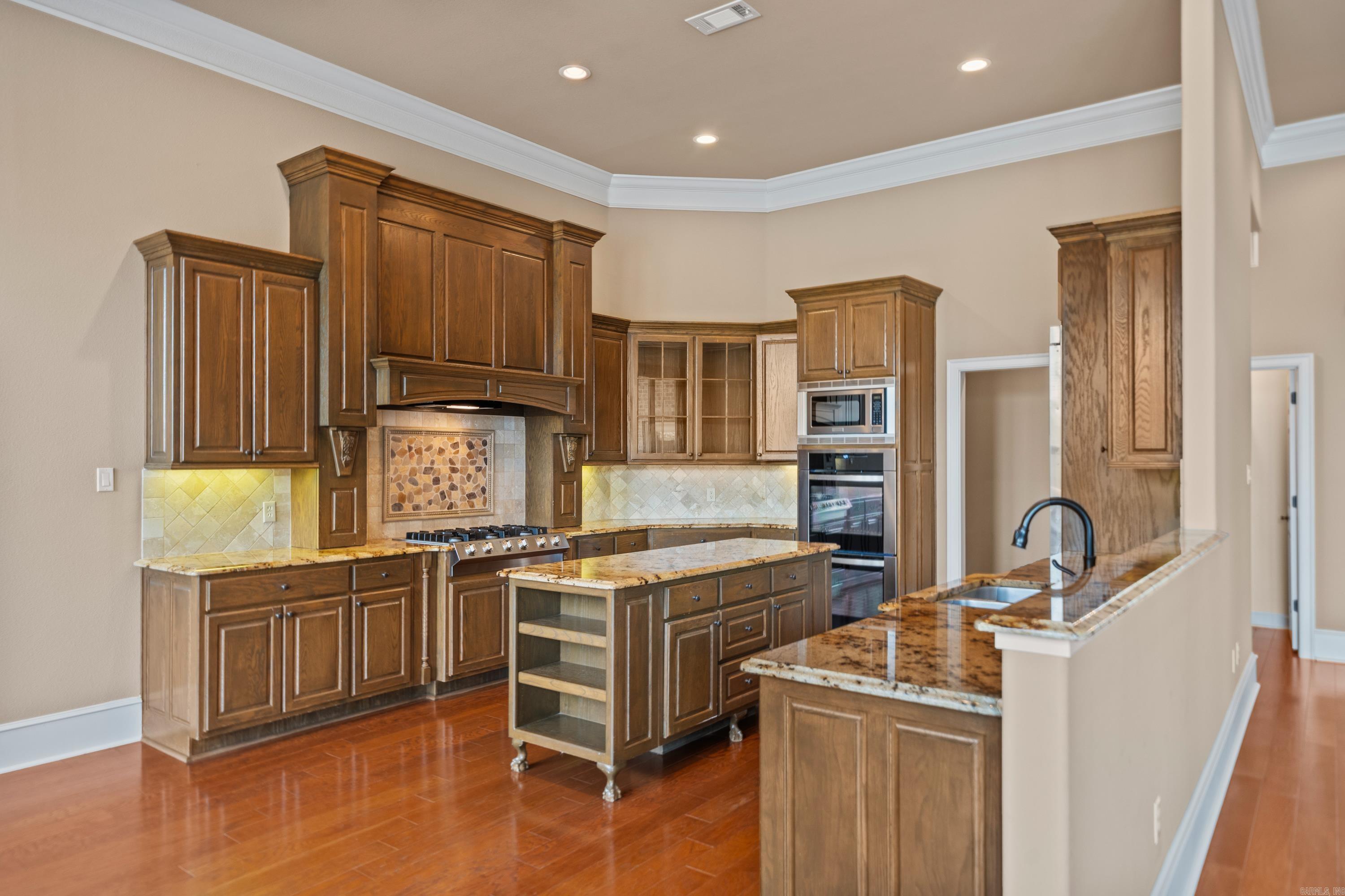 OAK SHORES ESTATES - Residential