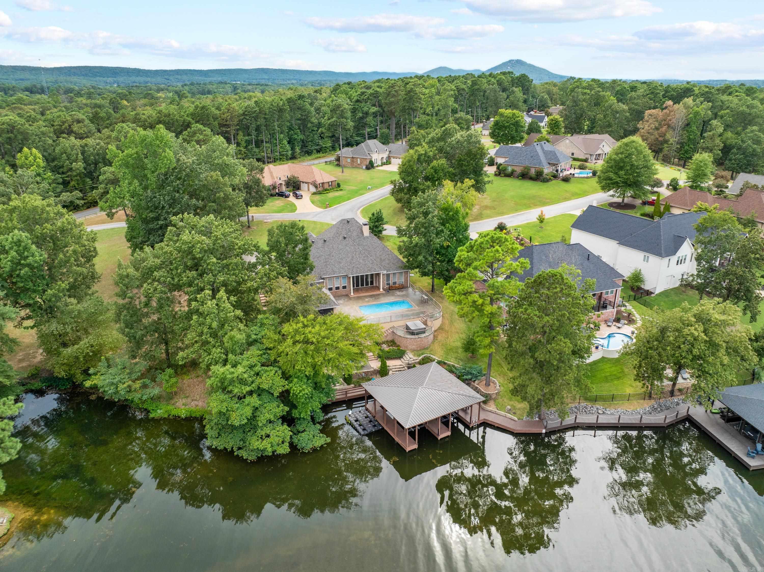 OAK SHORES ESTATES - Residential