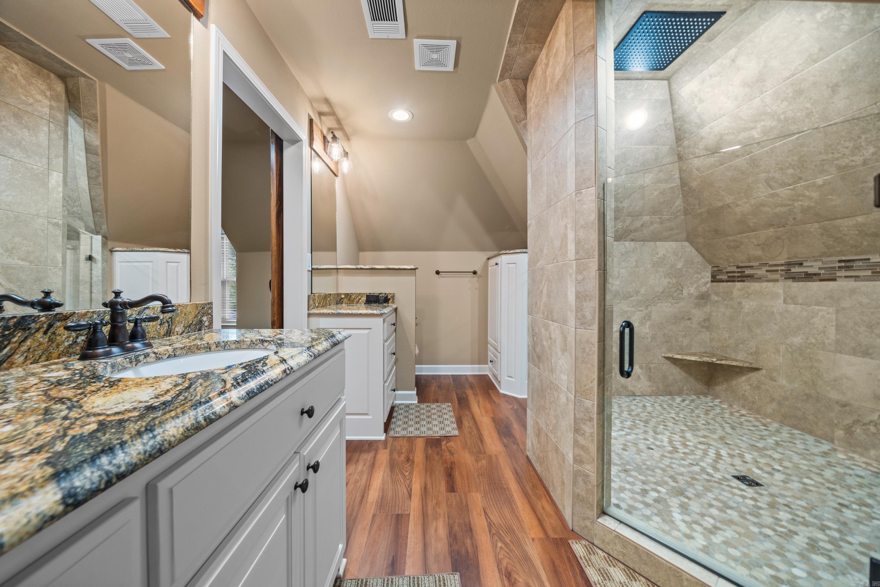 OAK SHORES ESTATES - Residential