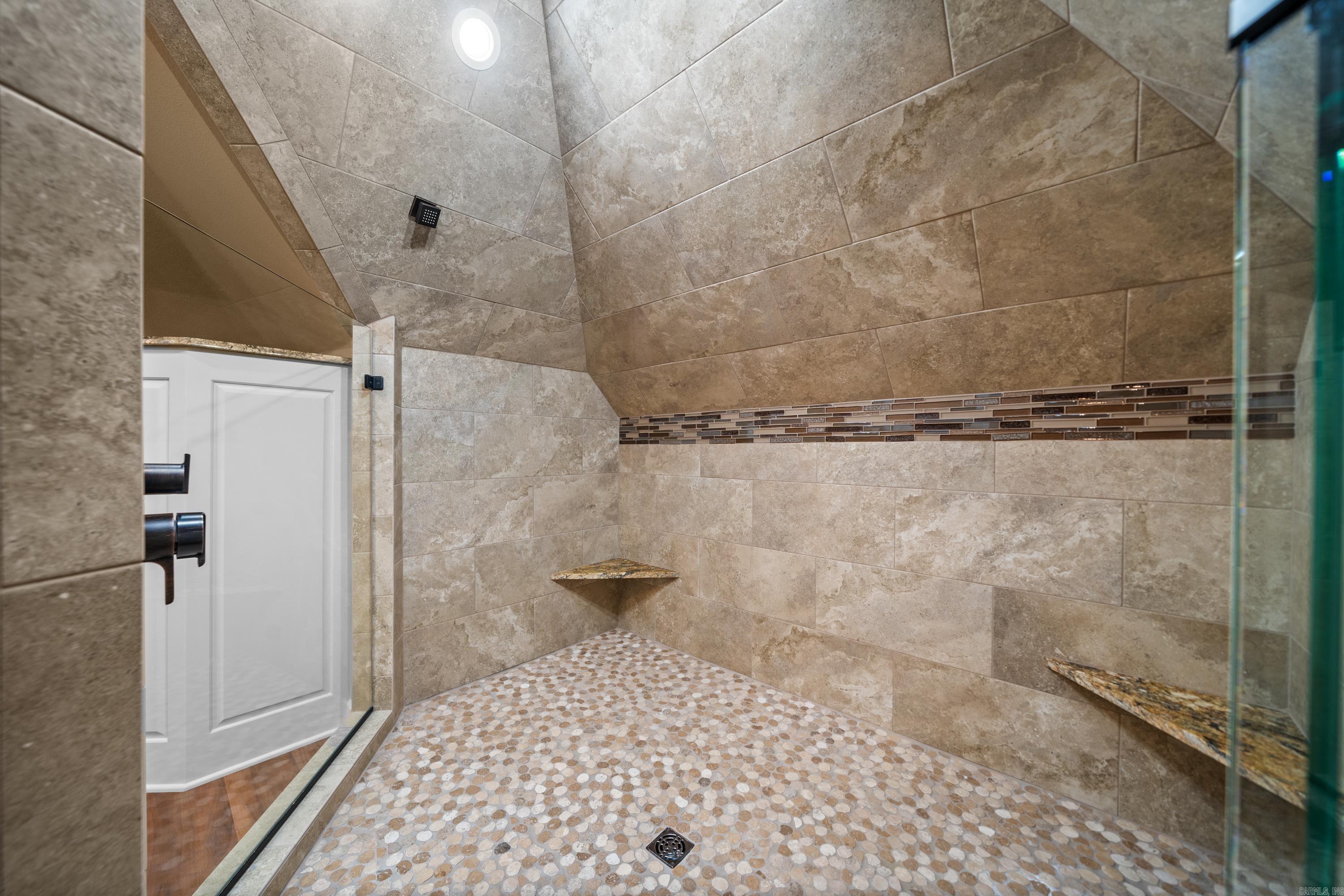 OAK SHORES ESTATES - Residential