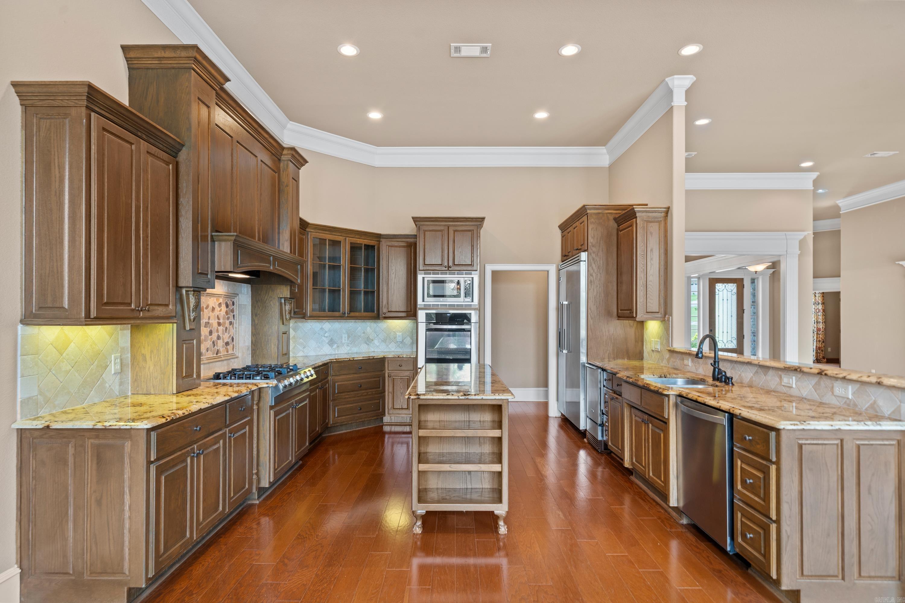 OAK SHORES ESTATES - Residential