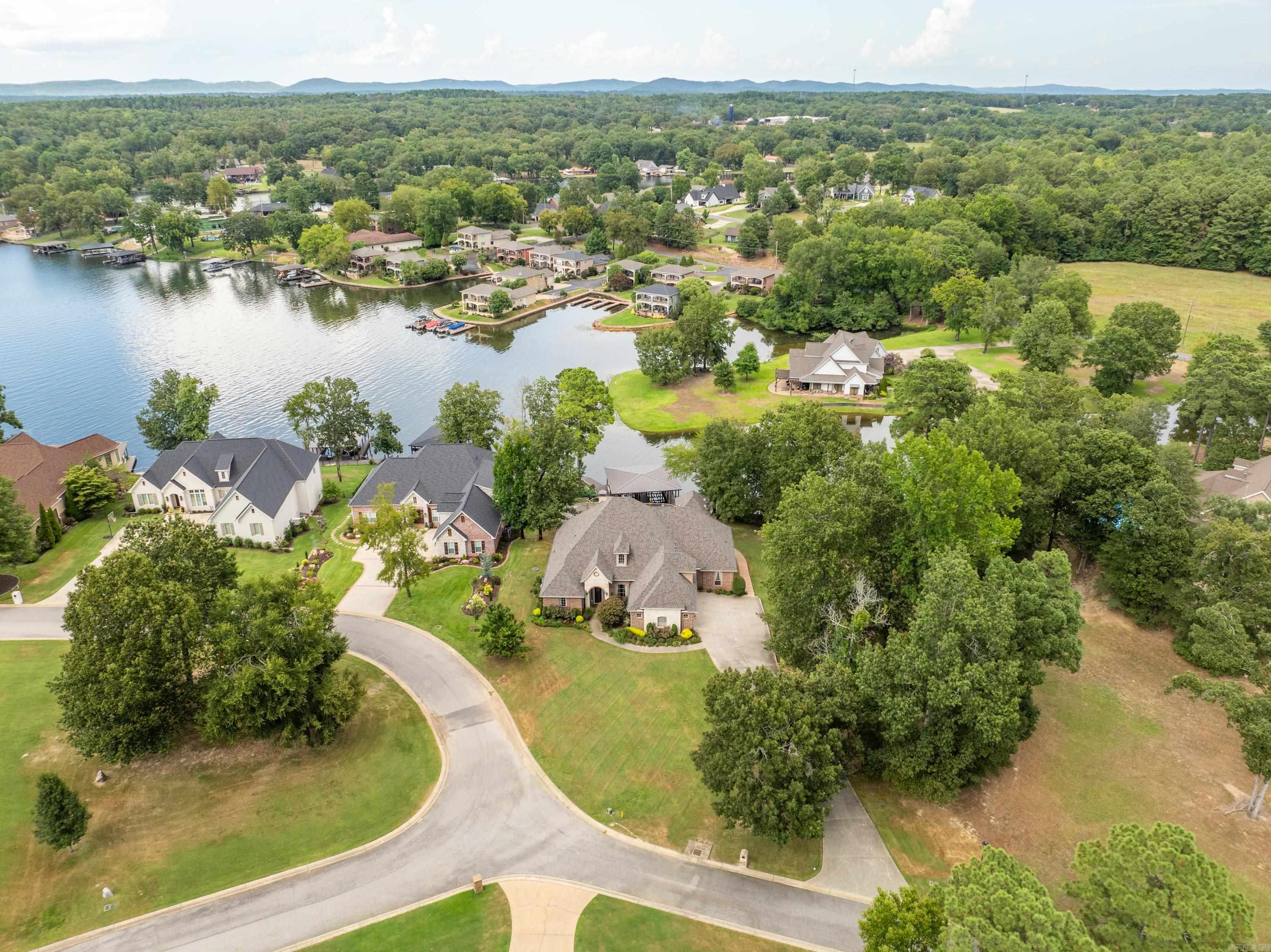 OAK SHORES ESTATES - Residential