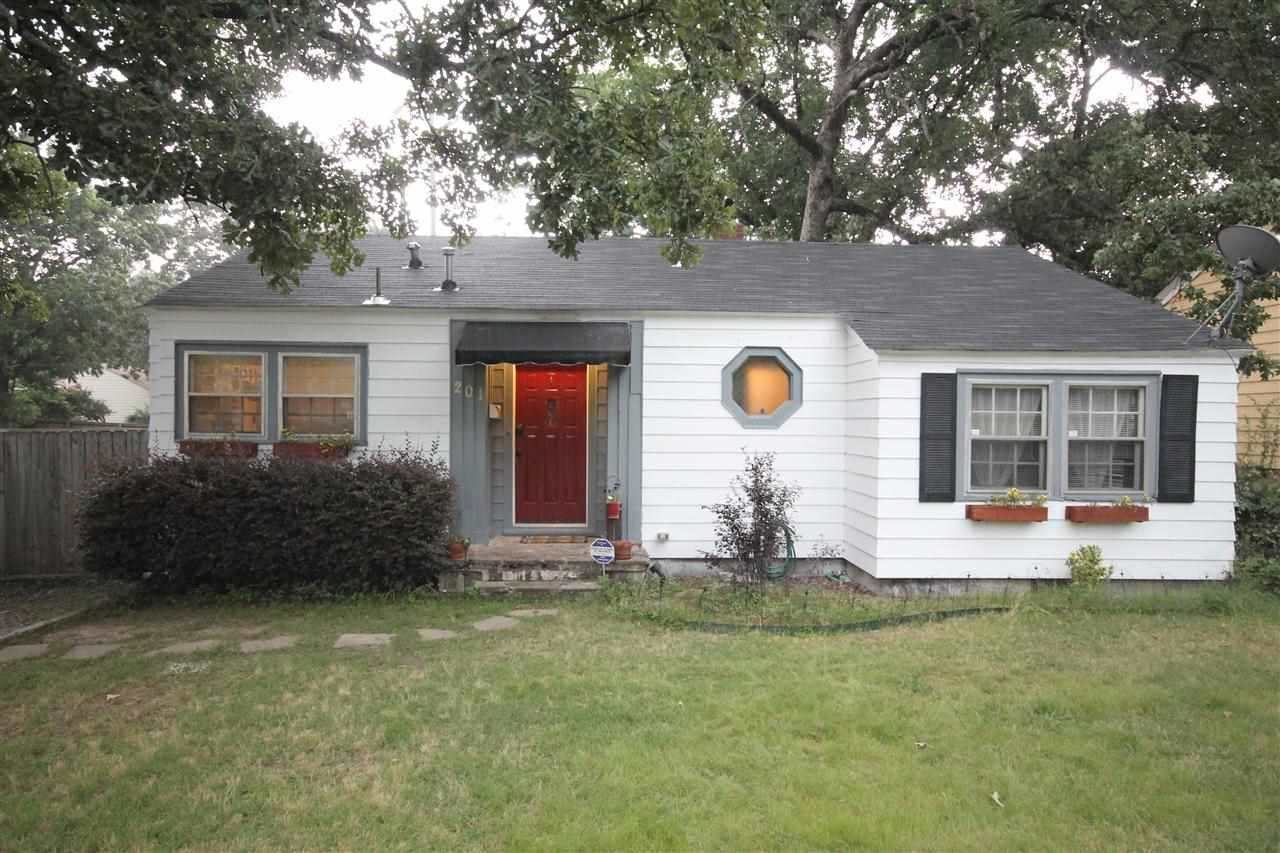 Remarkable two bedroom one bathroom home within walking distance from UAMS! Beautiful hardwoods, nice sized living area and private fenced backyard are a few of the features. Lots of character and move in ready! New roof and hvac 2009. A must see for the price!