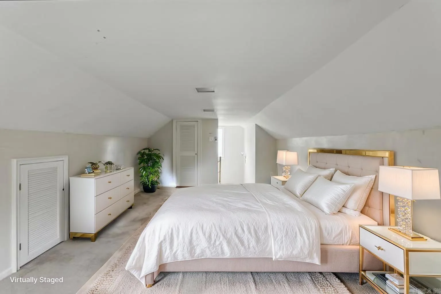 Little Rock, Arkansas 72205, United States, 4 Bedrooms Bedrooms, ,2 BathroomsBathrooms,Residential,Pending,118477