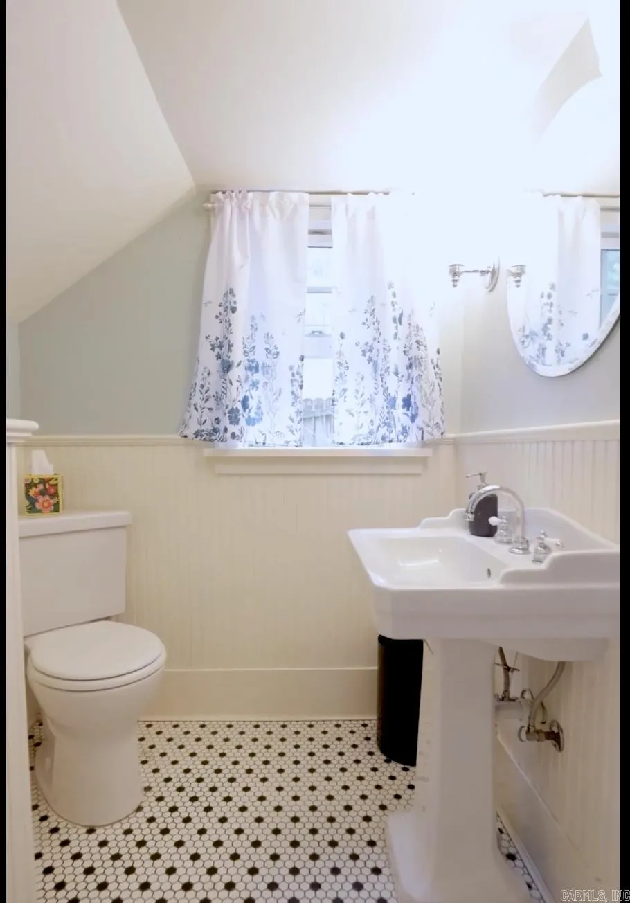 Little Rock, Arkansas 72205, United States, 4 Bedrooms Bedrooms, ,2 BathroomsBathrooms,Residential,Pending,118477