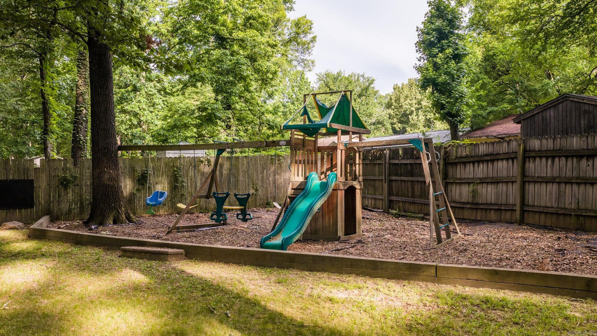 COUNTRY CLUB TERRACE - Residential