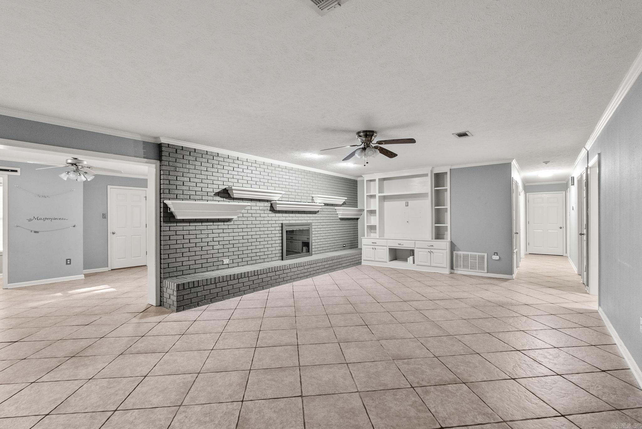 COUNTRY CLUB TERRACE - Residential