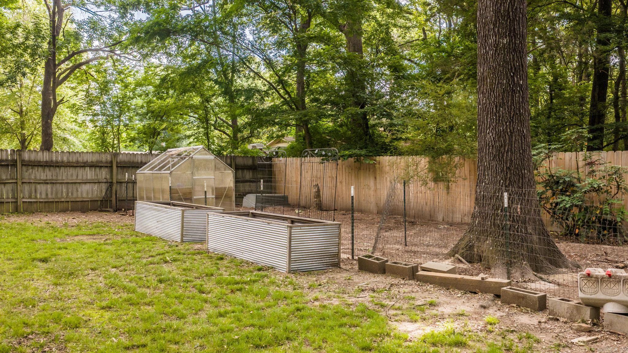 COUNTRY CLUB TERRACE - Residential