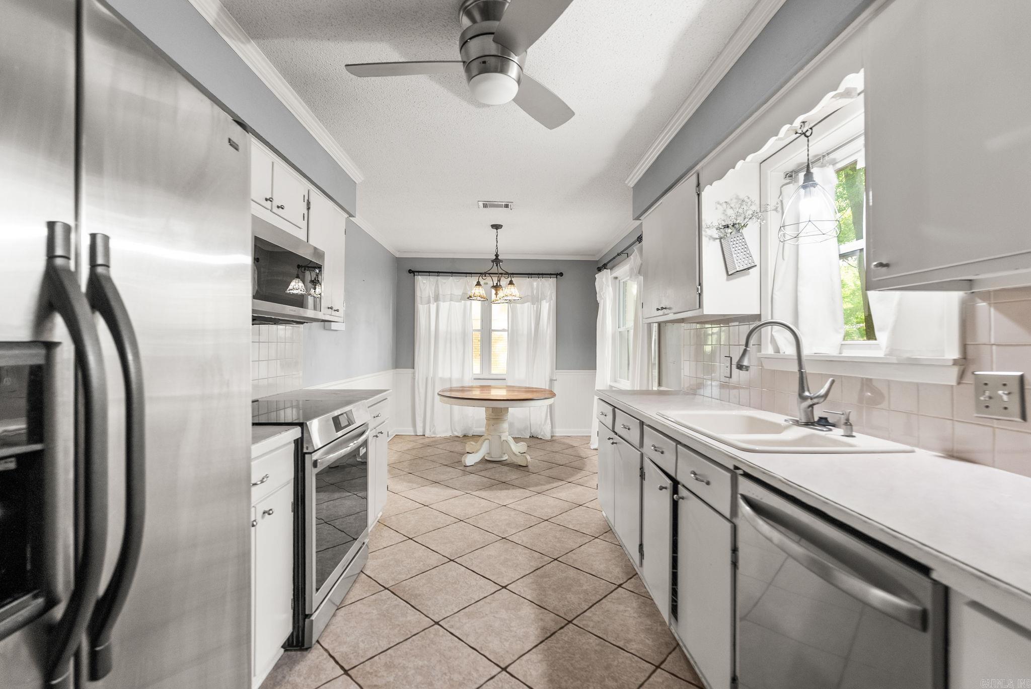 COUNTRY CLUB TERRACE - Residential