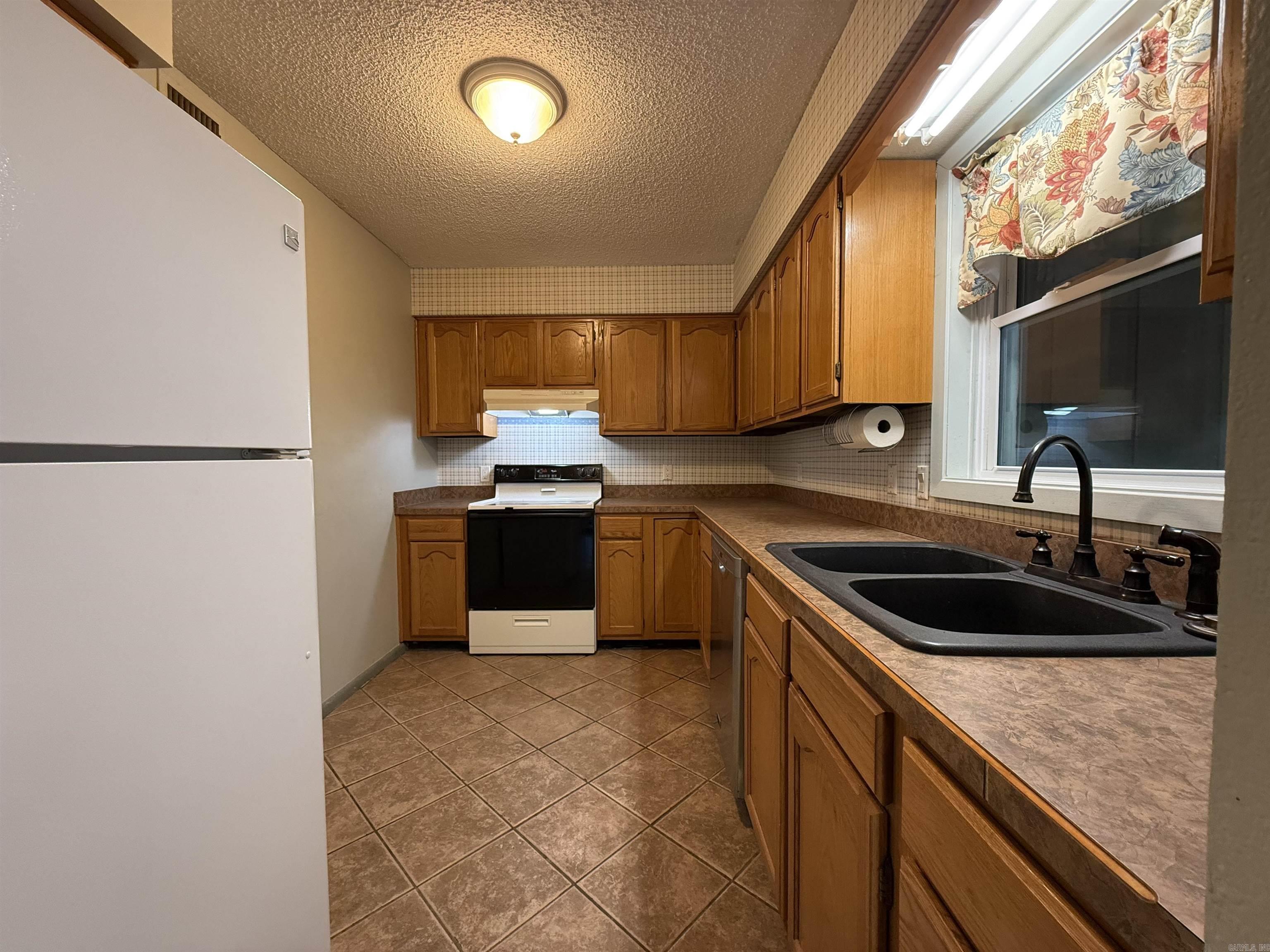 Gerona - Residential Lease