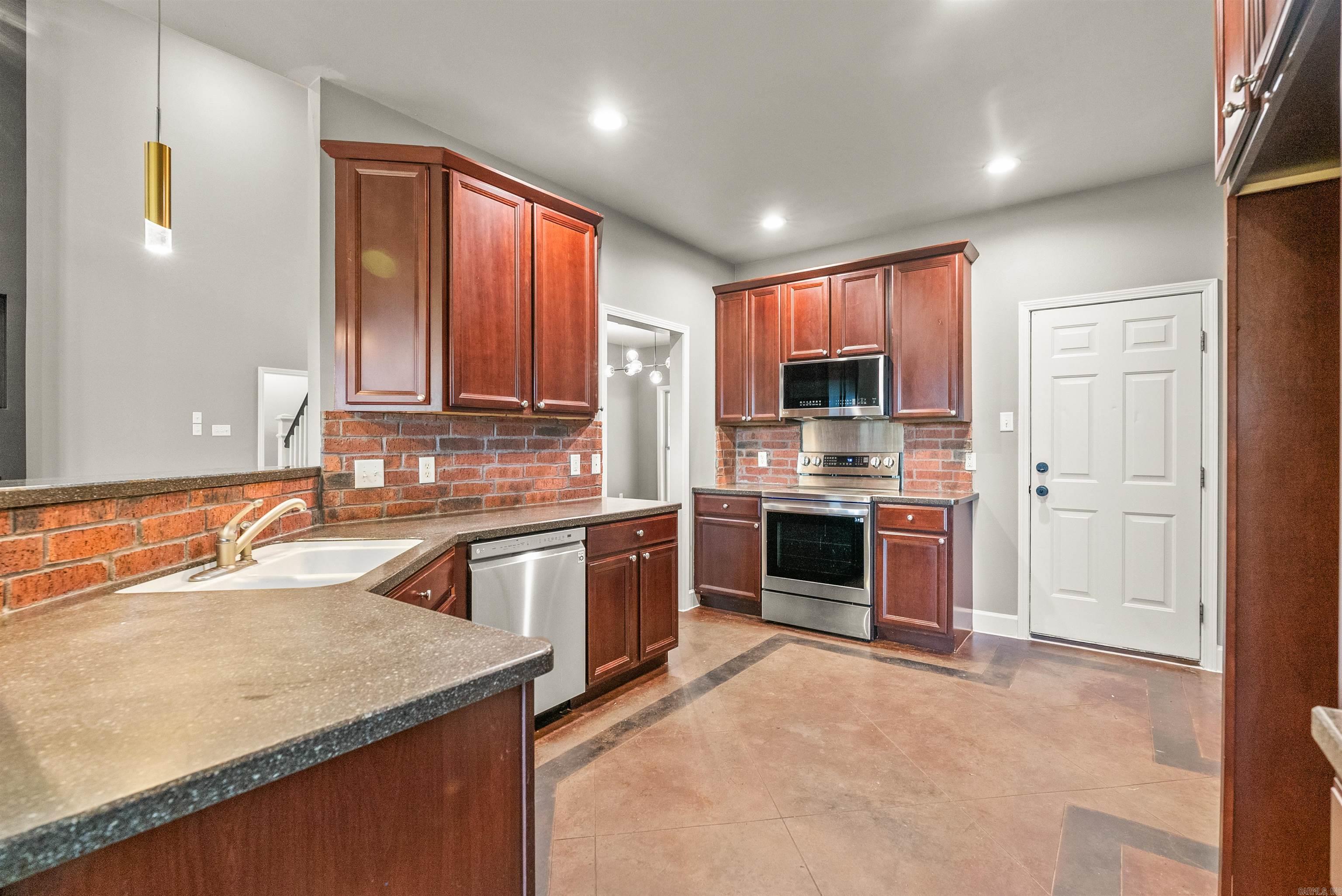 SUMMERHILL PLACE - Residential