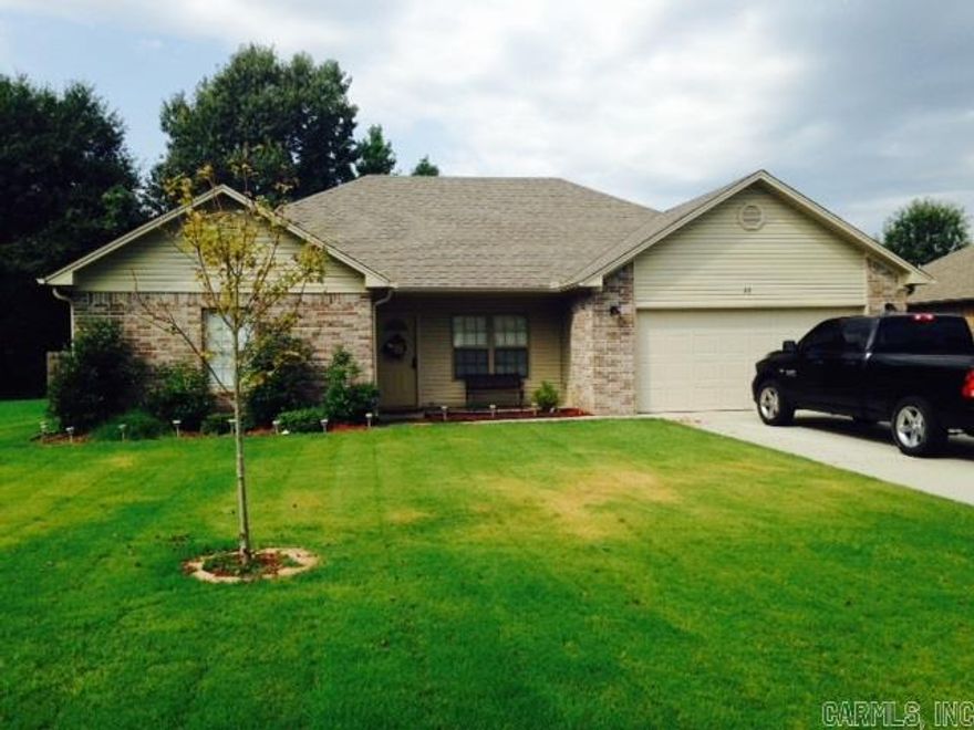 Open Floor Plan, Granite Tile Counter Tops, Vaulted Ceiling in Living Room, Built-in Entertainment Center, Fenced Back Yard.