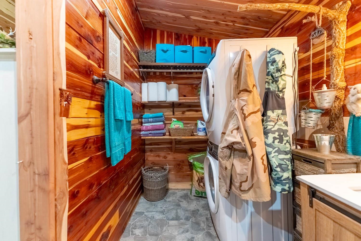 PINE VALLEY ESTATES - Residential