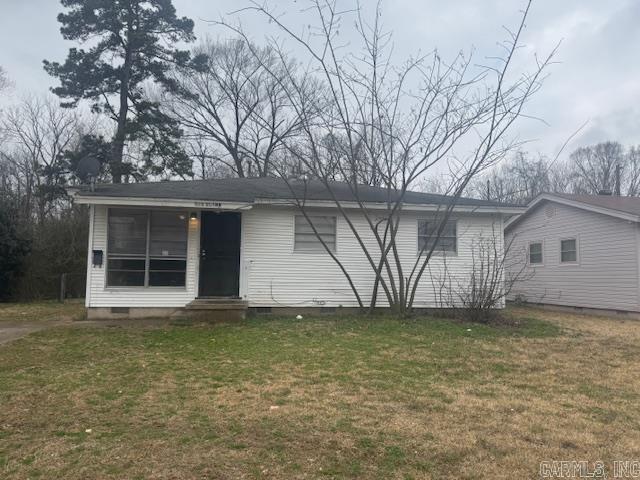Great home or perfect investment property! Recently updated 3 bed 1 bath with spacious living room and kitchen! Nice partiality fenced yard. This one is a must see!