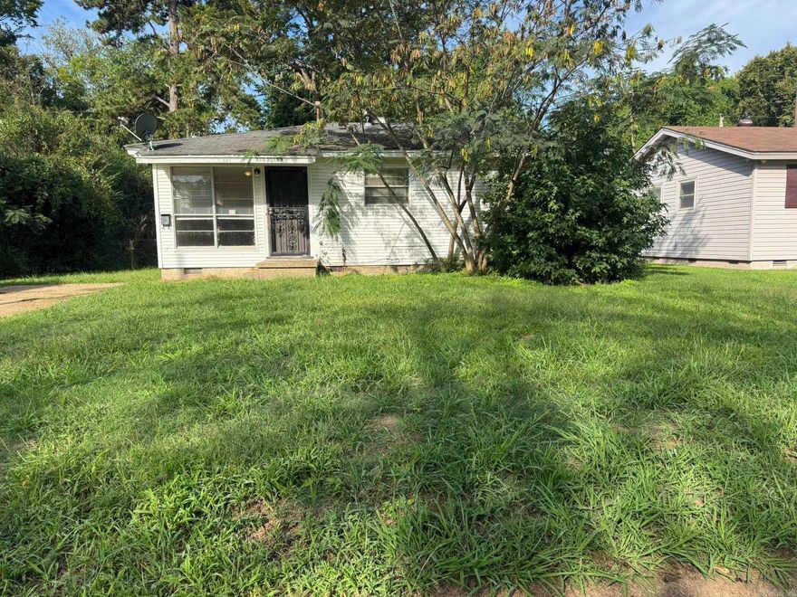 Great home or perfect investment property!  Recently updated 3 bed 1 bath with spacious living room and kitchen! Nice partiality fenced yard. This one is a must see!