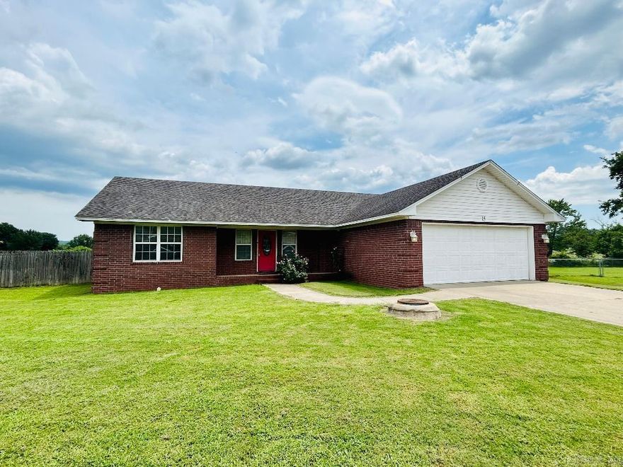 3/2 located on a corner lot. Stainless steel kitchen appliances, spacious closets, covered patio, fenced back backyard, and outside storage building. Great starter home or place to downsize! In Pottsville school district