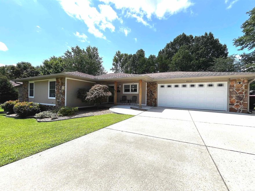 Remodeled like a magazine!  Beautiful Indian Creek 3/2 with open concept floor plan.  Absolutely IMMACULATE!  Large kitchen with breakfast island perfect for large gatherings!  Cheery sunroom addition!  Large stone fireplace (gas) in living room!  New outside patio area for grilling.  Nice shop/storage with concrete walkway.   Beautiful yard with easy to maintain landscaping.  Additional parking for your boat! This home is 100% move in ready!