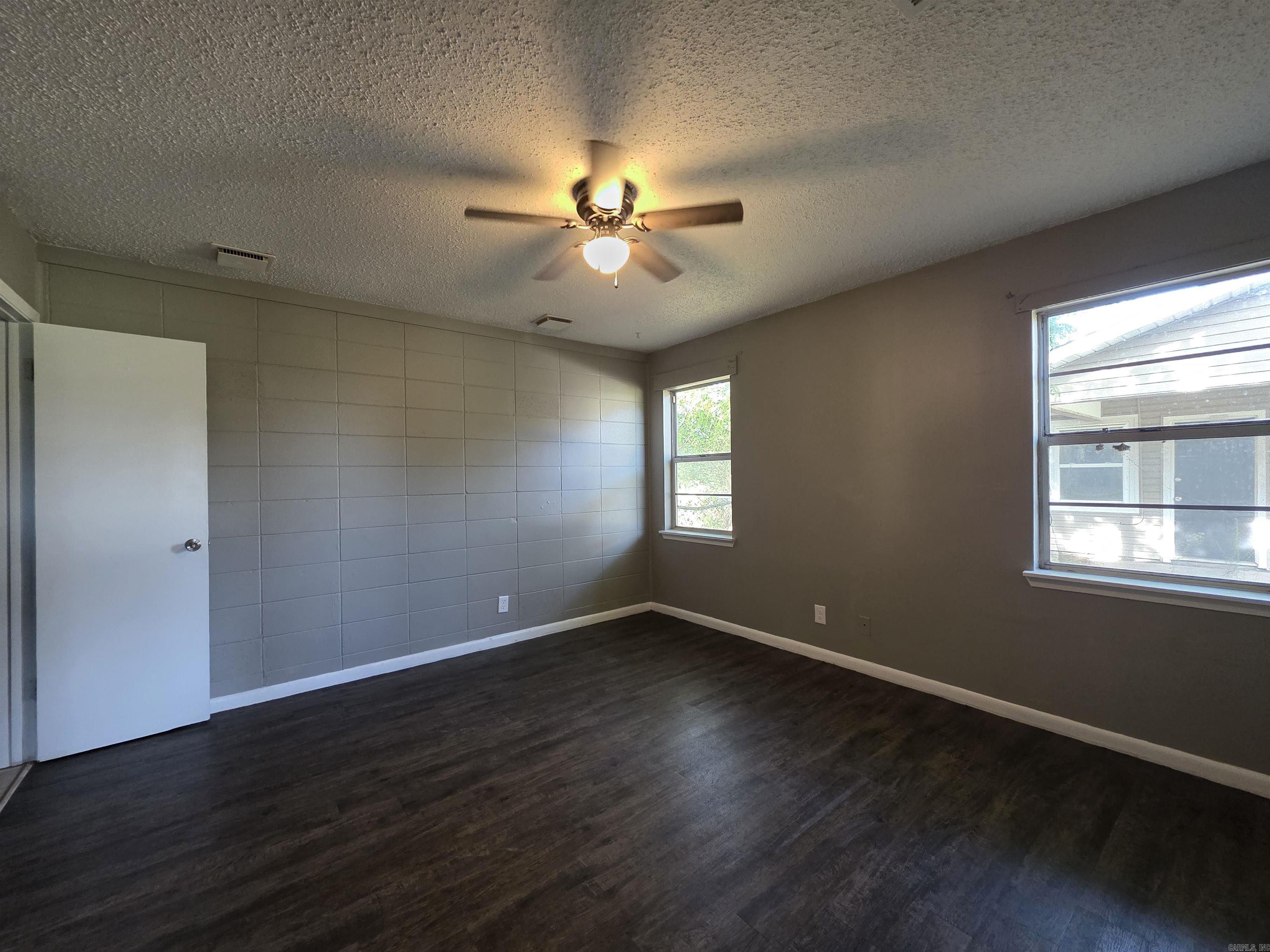 HALLMARK MANOR ADD - Residential
