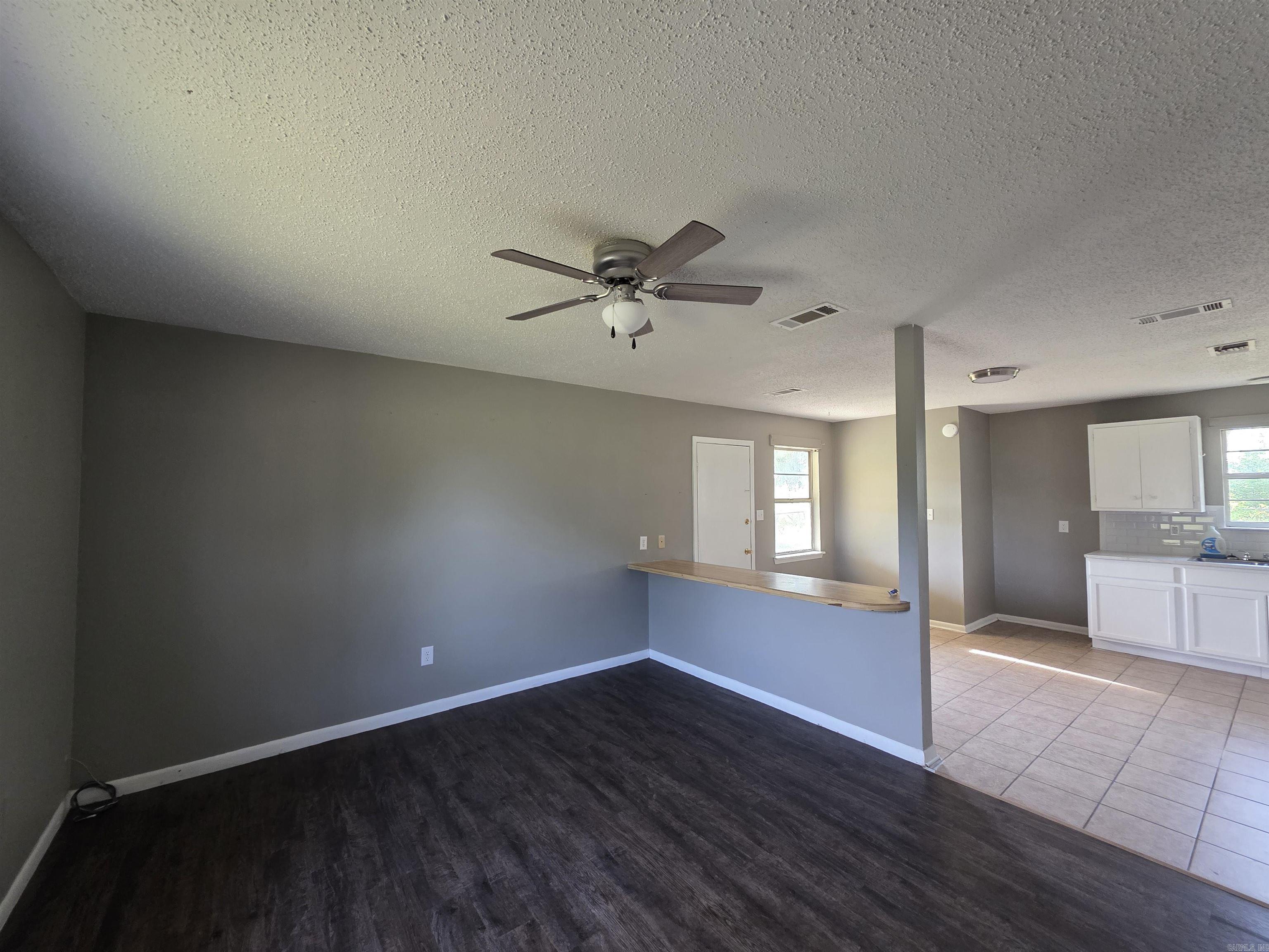 HALLMARK MANOR ADD - Residential