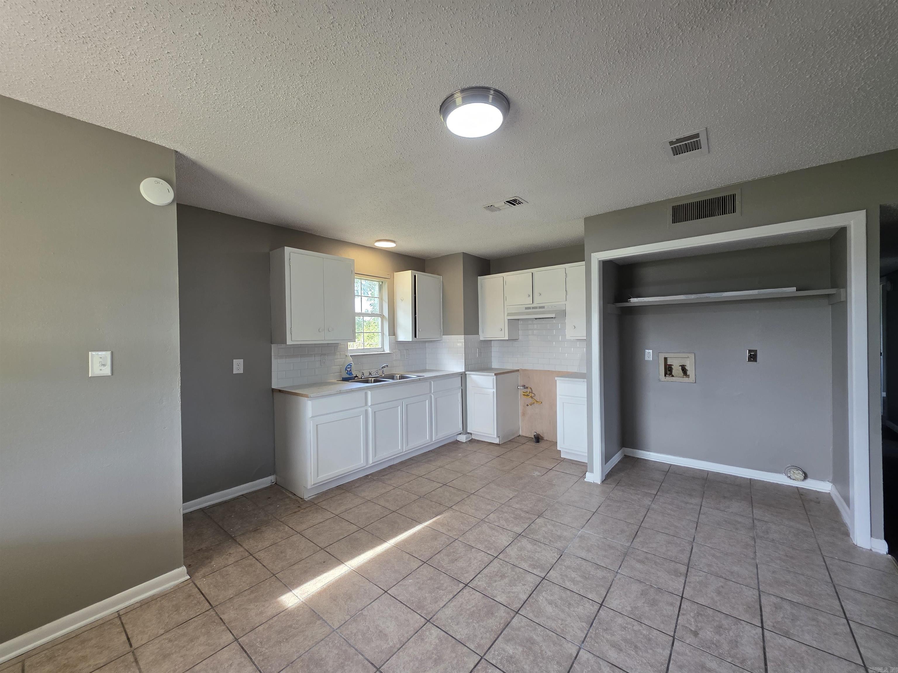 HALLMARK MANOR ADD - Residential