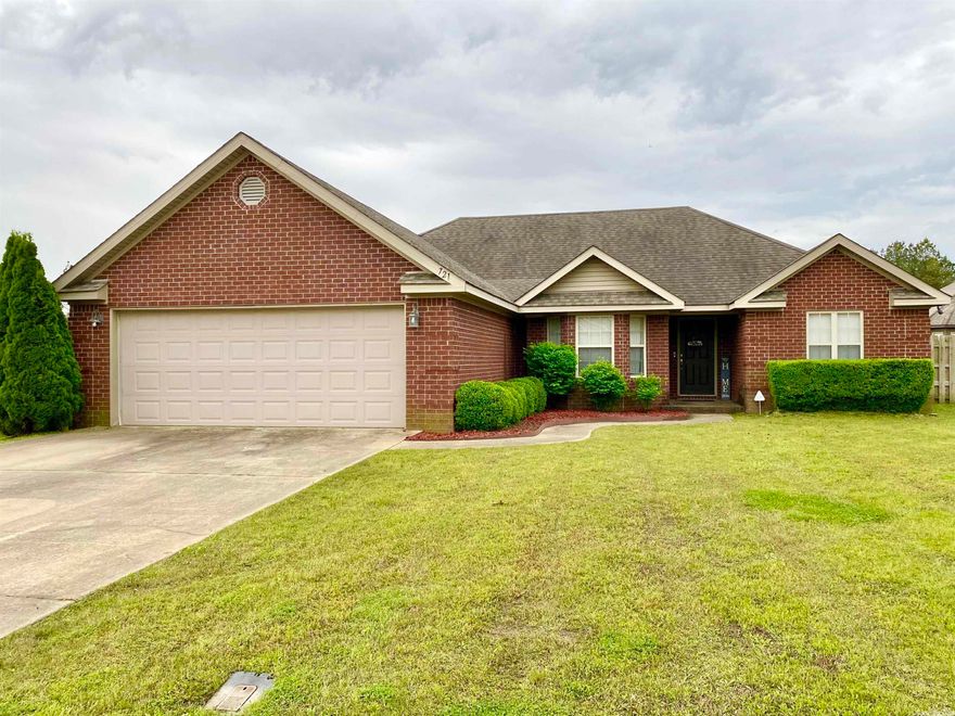 Roomy 3 bed, 2 full bath home, near NEA Hospital and ASU. Spacious family room,  high ceilings, crown molding. Large kitchen, lots of cabinet space, eat-in dining area, Bay windows for plenty of natural light. Extra room near kitchen and living perfect for formal dining or office space. Enjoy the privacy of a split floor plan. The master suite and bathroom are spacious. Master bath features dual vanities, jet tub, separate shower, and walk-in closet. Sizeable laundry room. Fenced backyard and patio.