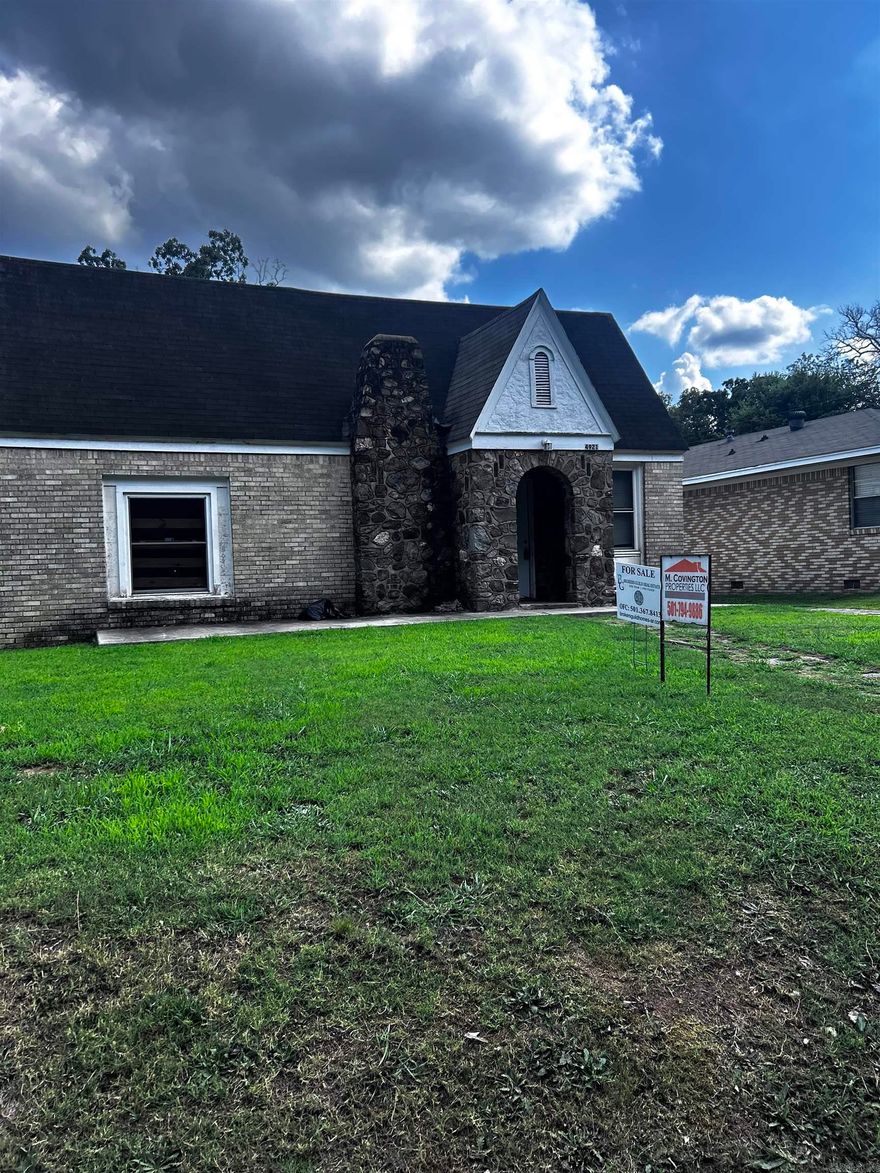 Great investment opportunity located approximately 3 minutes from UALR. Spacious home with lots of potential.