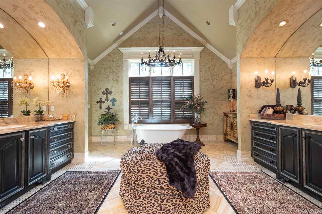 CHENAL DOWNS - Residential