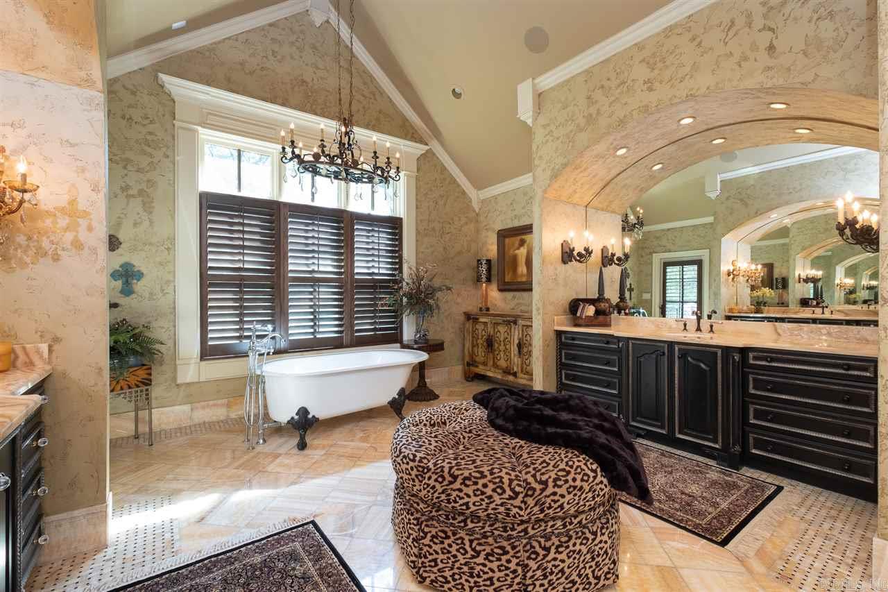 CHENAL DOWNS - Residential