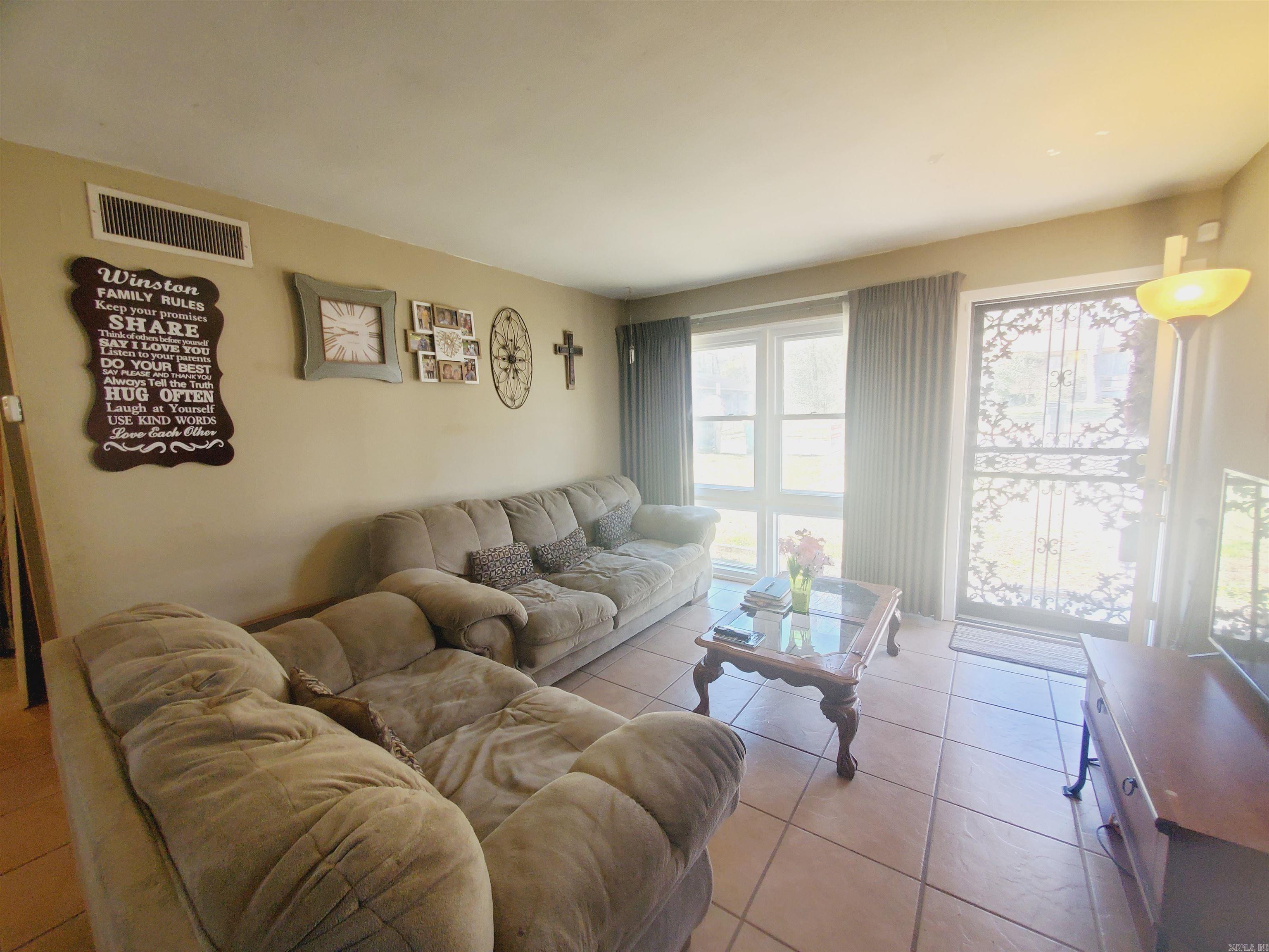 MEADOWCLIFF - Residential