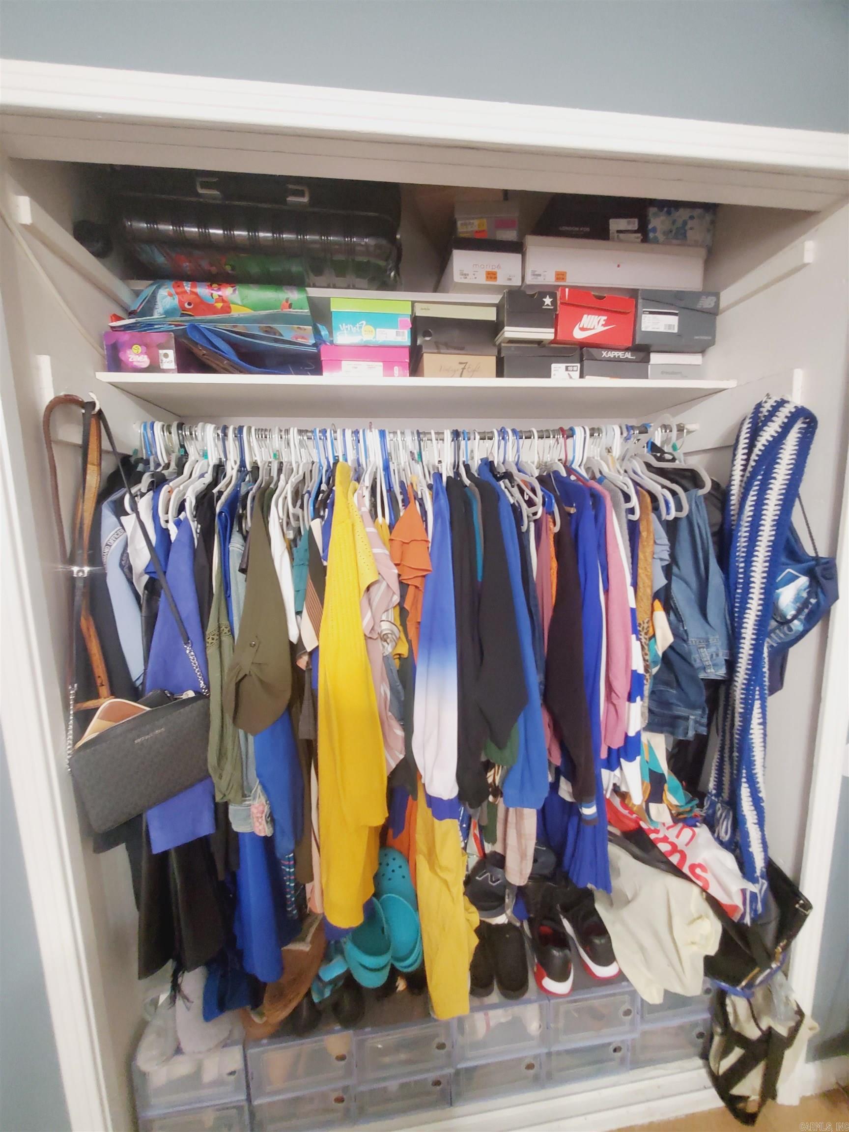 MEADOWCLIFF - Residential