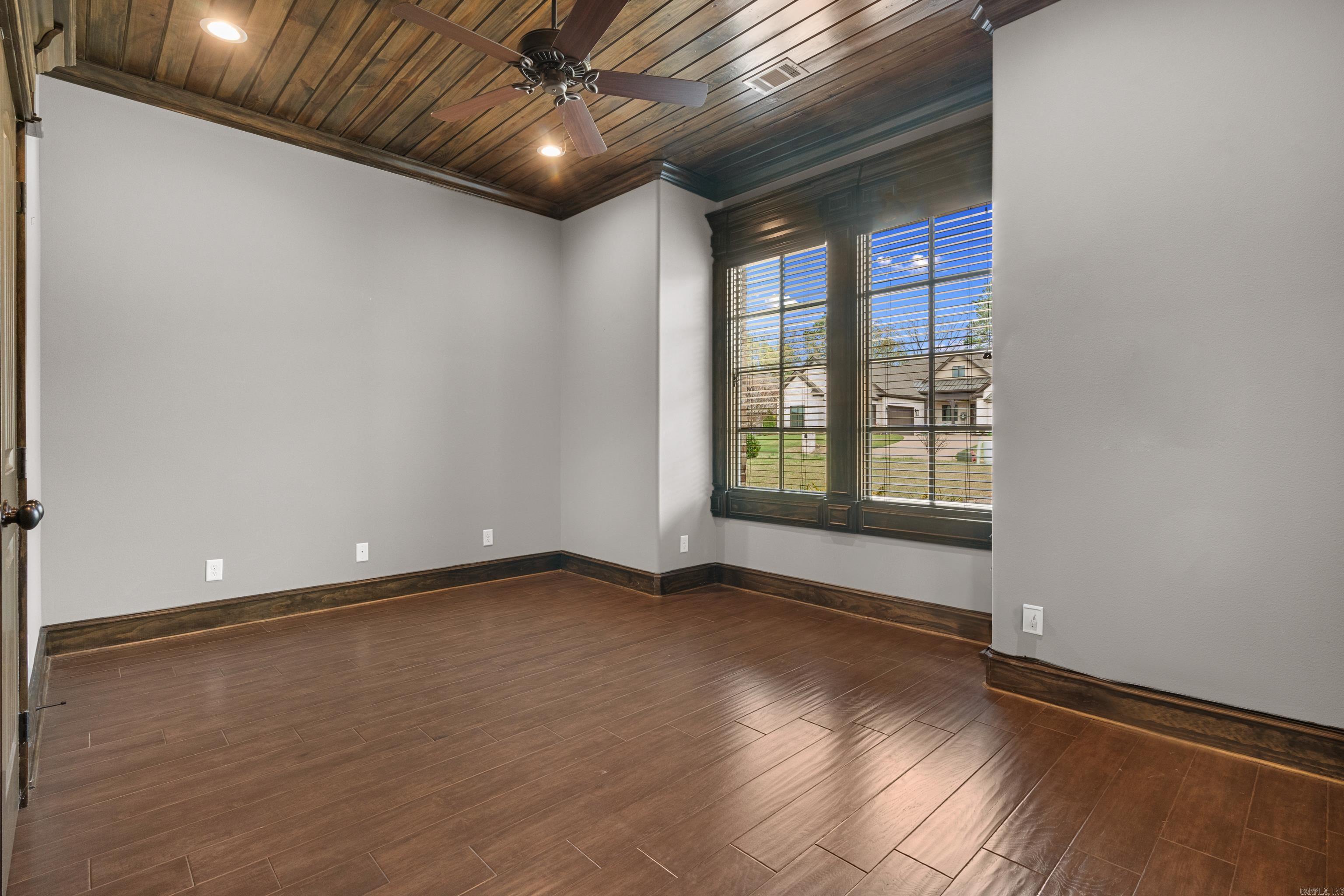 ARLINGTON PARK - Residential