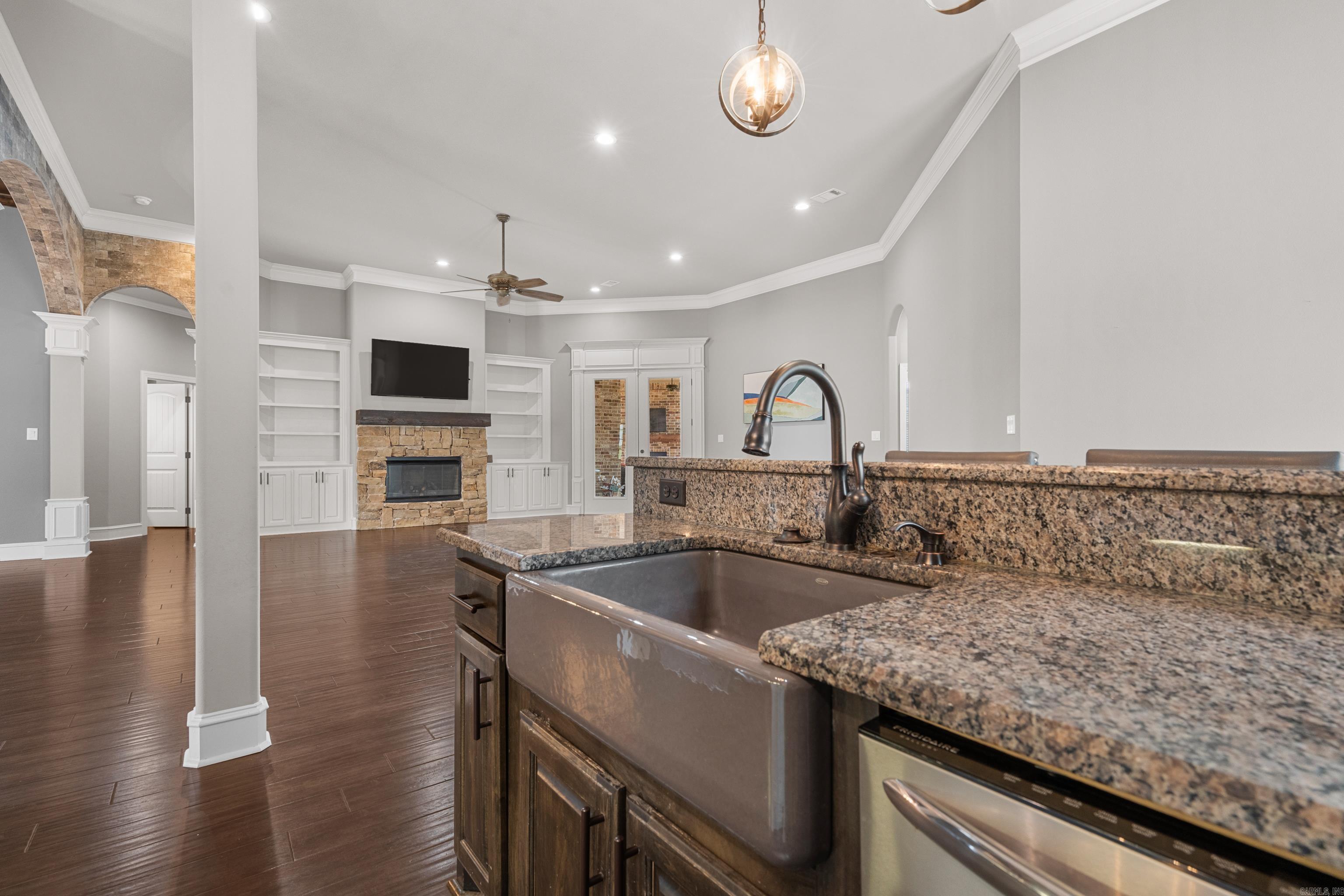 ARLINGTON PARK - Residential