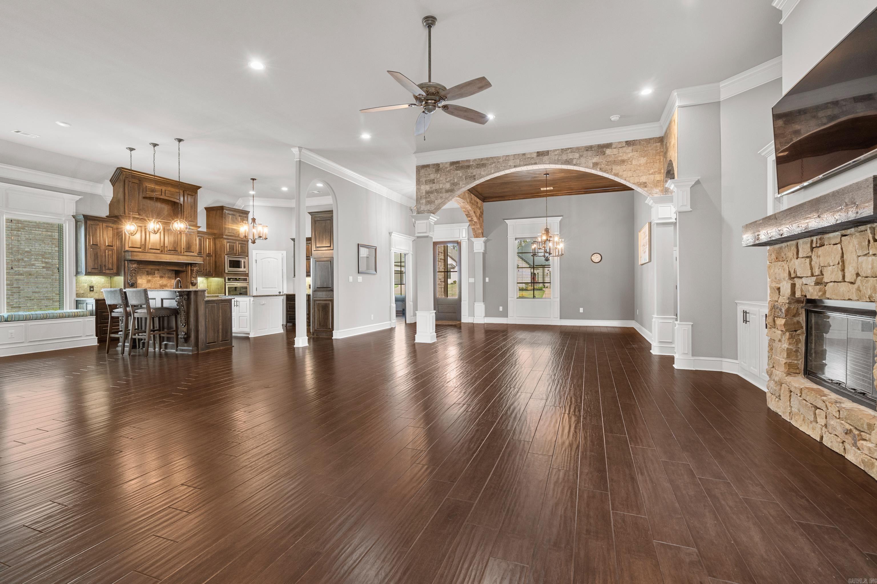 ARLINGTON PARK - Residential