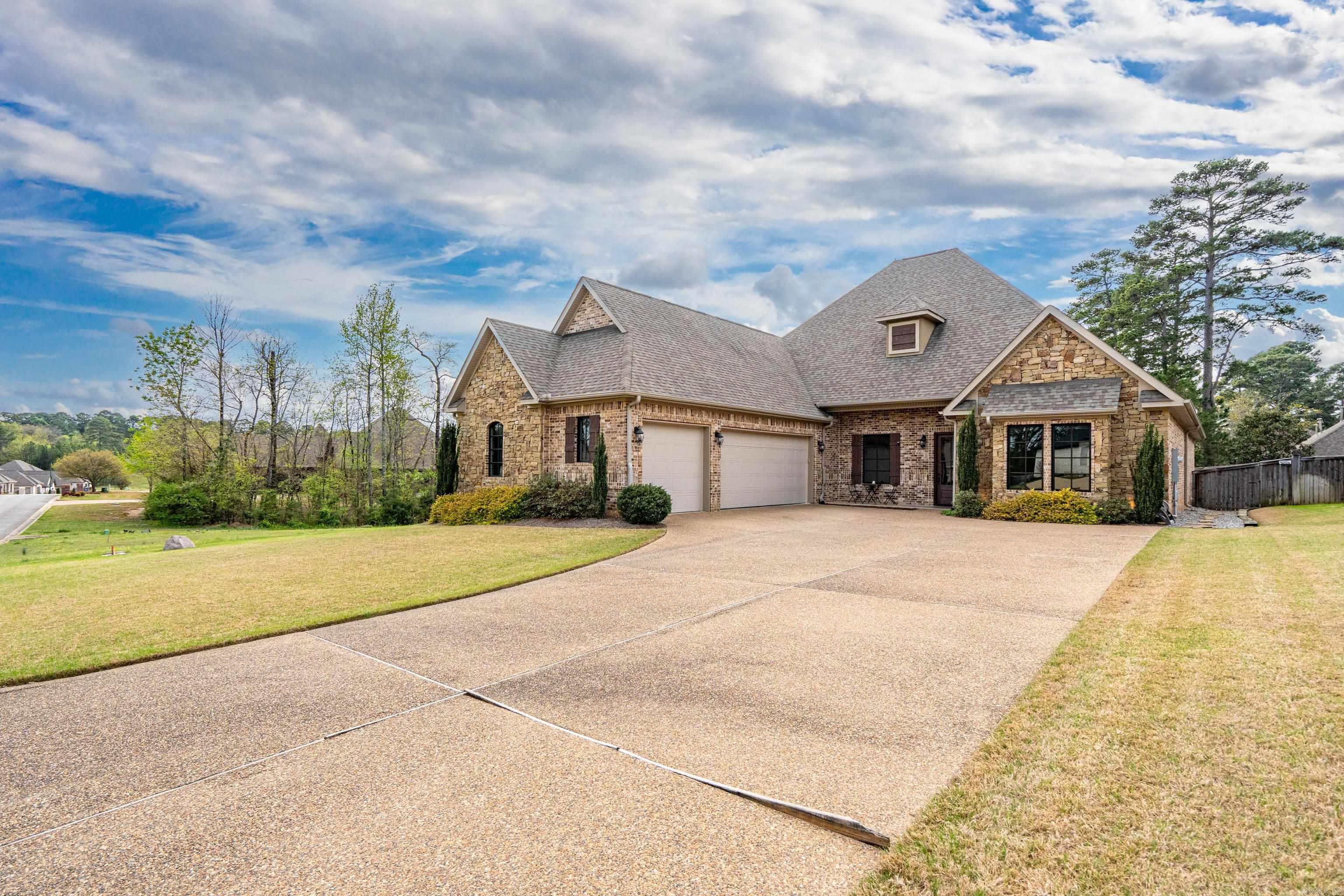 ARLINGTON PARK - Residential