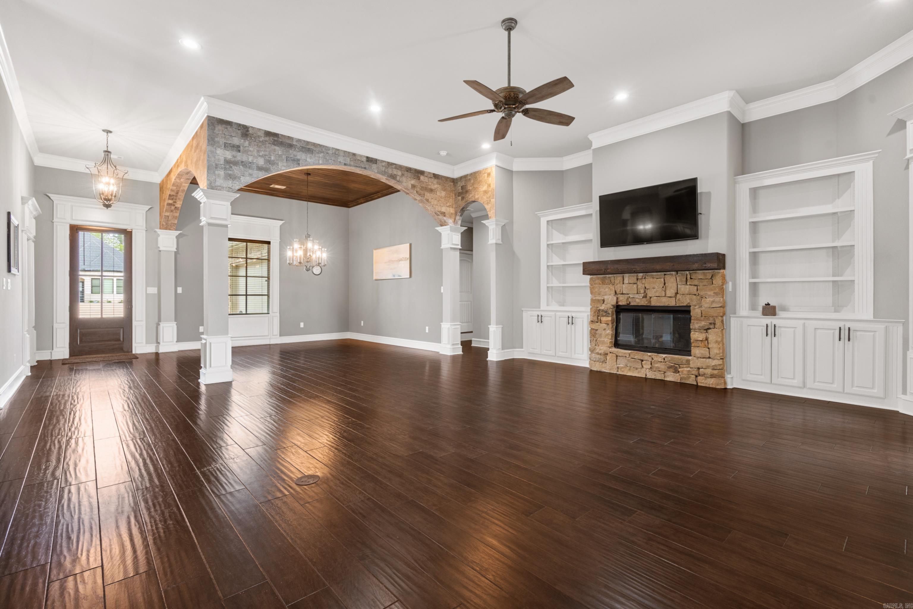 ARLINGTON PARK - Residential