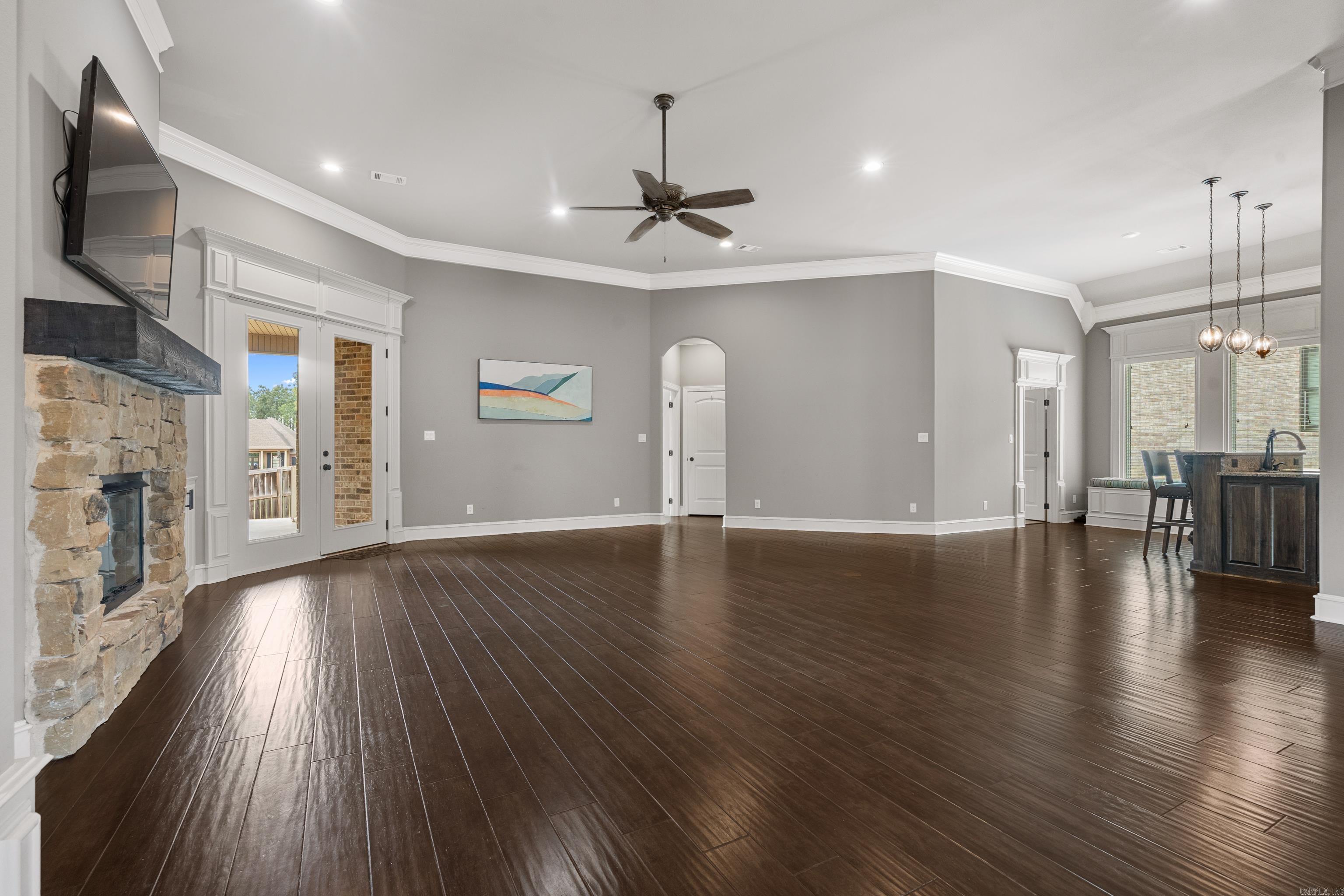 ARLINGTON PARK - Residential
