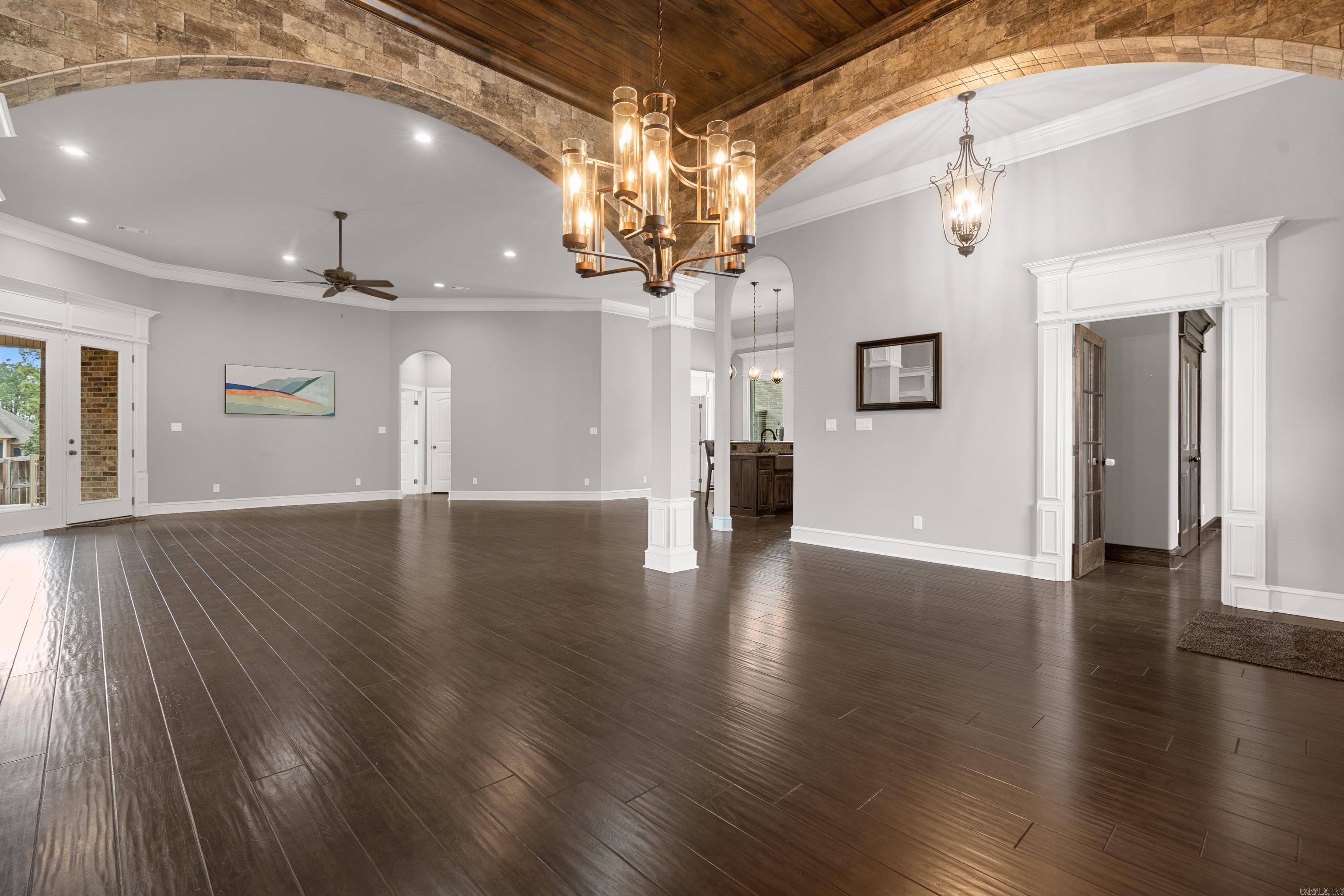 ARLINGTON PARK - Residential
