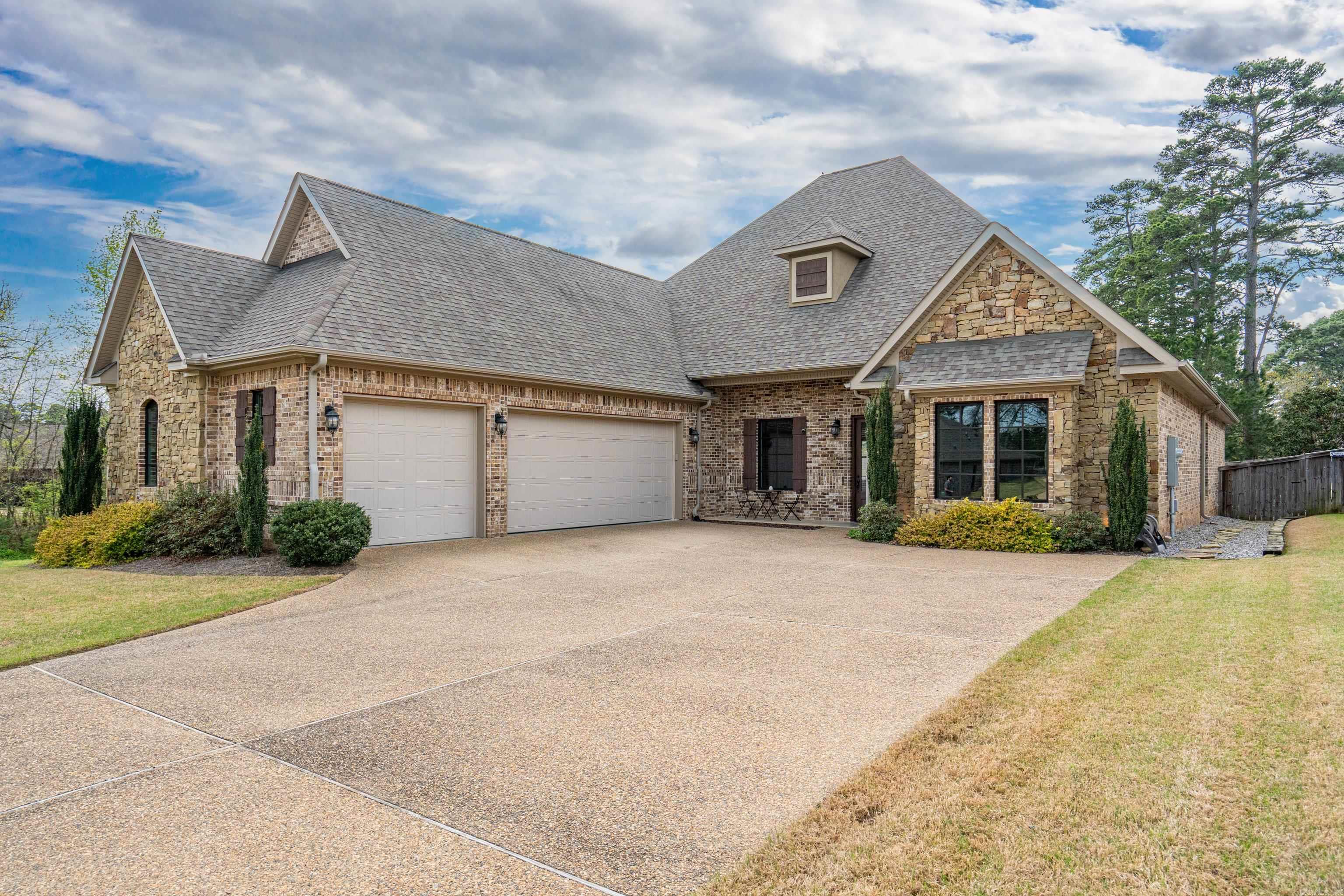 ARLINGTON PARK - Residential