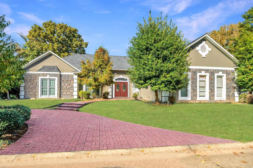 Listed below appraised value!  Located in the gated community of Driftwood Point, this 4 bedroom, 3.5 bath home is set on an interior lot and includes a covered boat slip on Lake Hamilton.  The layout flows through a main living room, separate den/family room and formal dining room.  The kitchen offers double wall ovens, plenty of cabinet space and a large walk-in pantry. The guest suite comes complete with its own bath, while two other bedrooms share a Jack-and-Jill bath. The all season room creates a seamless indoor/outdoor transition with direct access from the primary bedroom, living room and family room. You’ll also enjoy a fireplace, brand new LVP flooring, a backyard gazebo, and access to the community clubhouse.  This home offers a balanced lifestyle of comfort, relaxation, and convenient lake access.