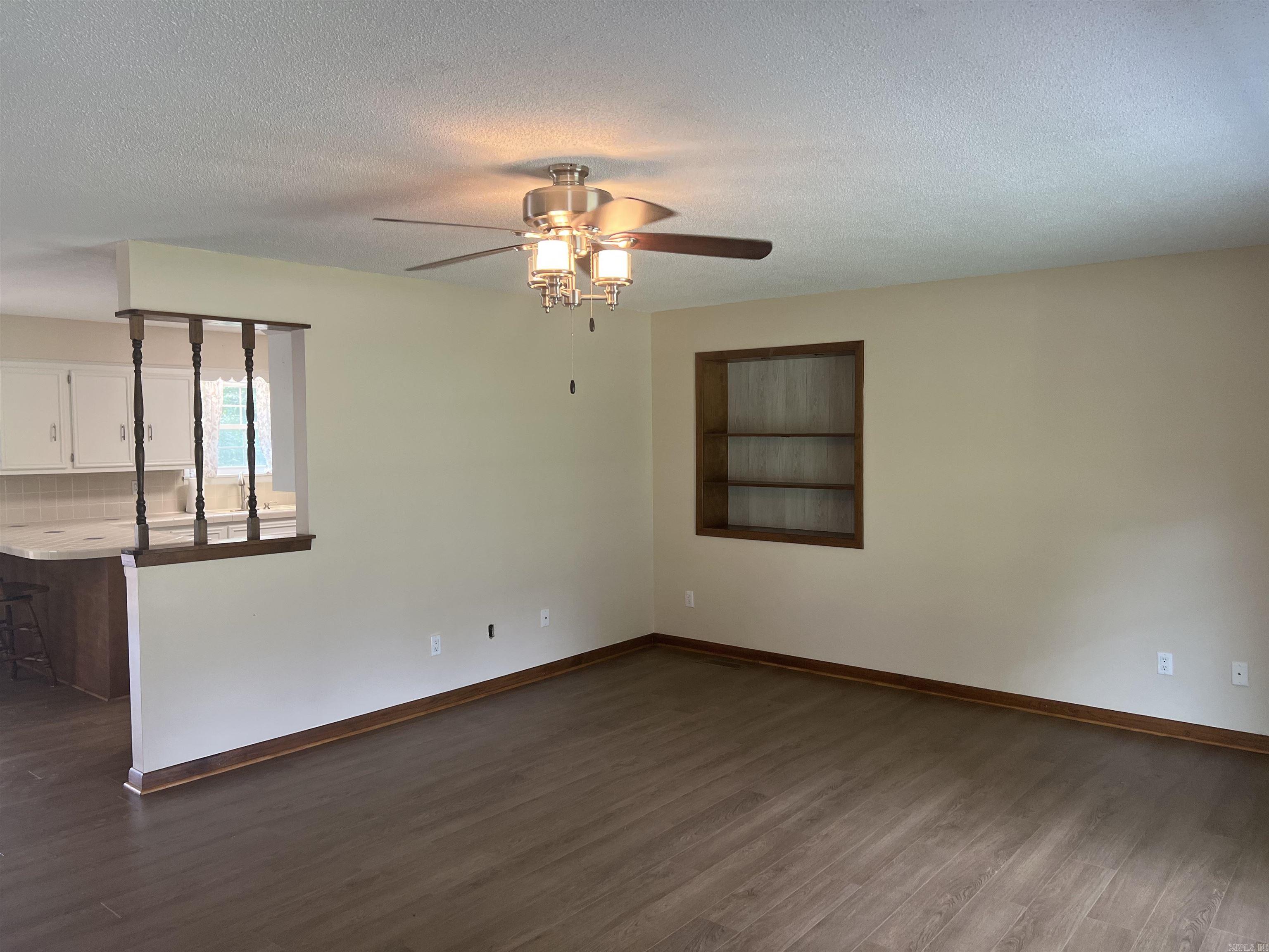 COUNTRY CLUB ESTATES - Residential