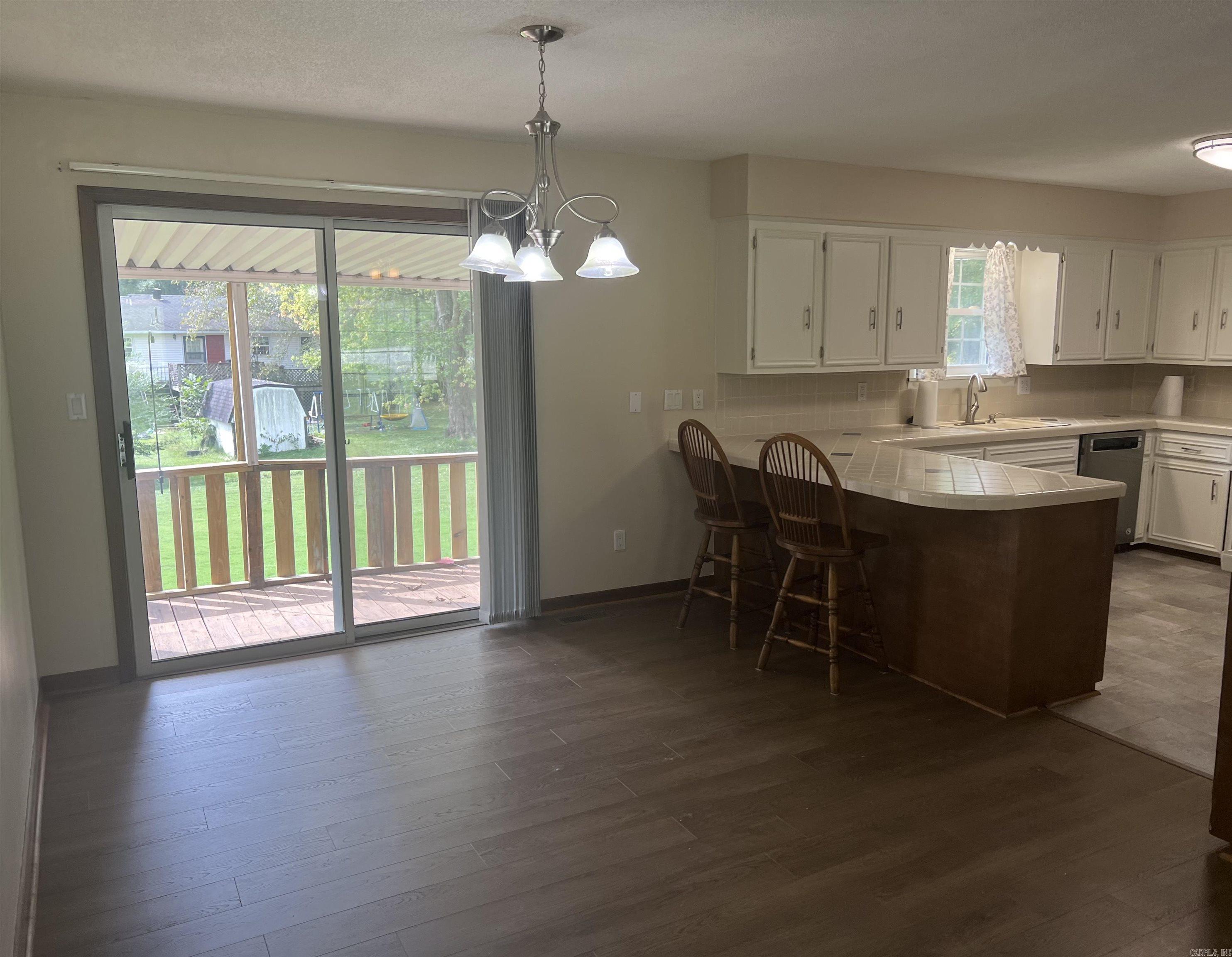 COUNTRY CLUB ESTATES - Residential