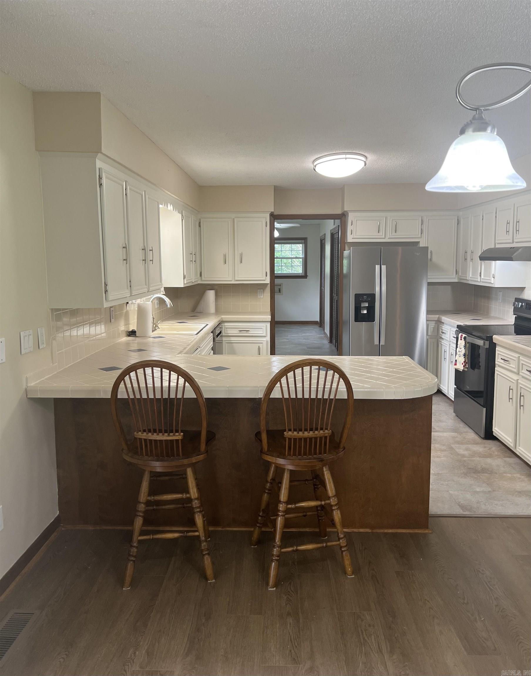 COUNTRY CLUB ESTATES - Residential