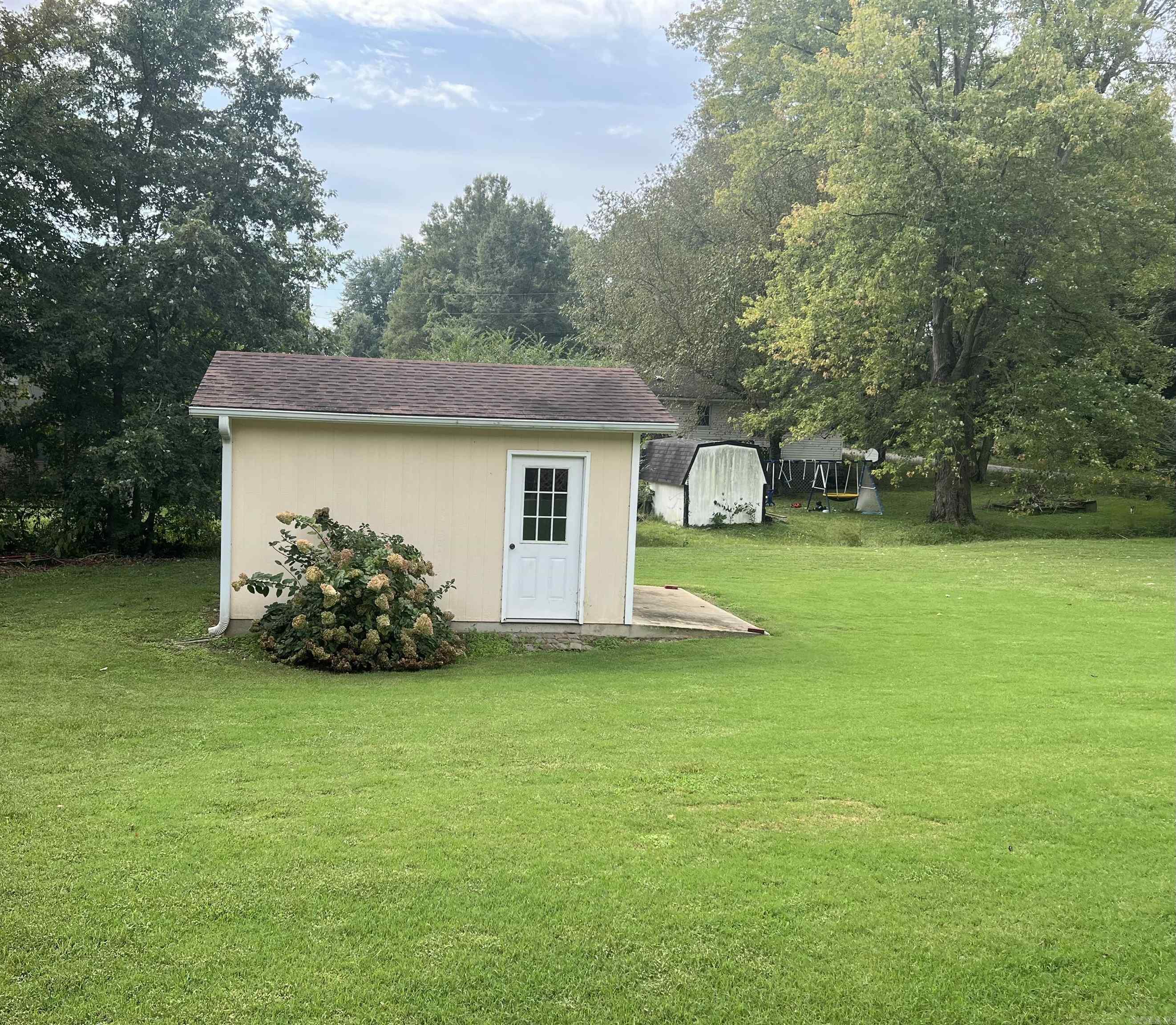 COUNTRY CLUB ESTATES - Residential