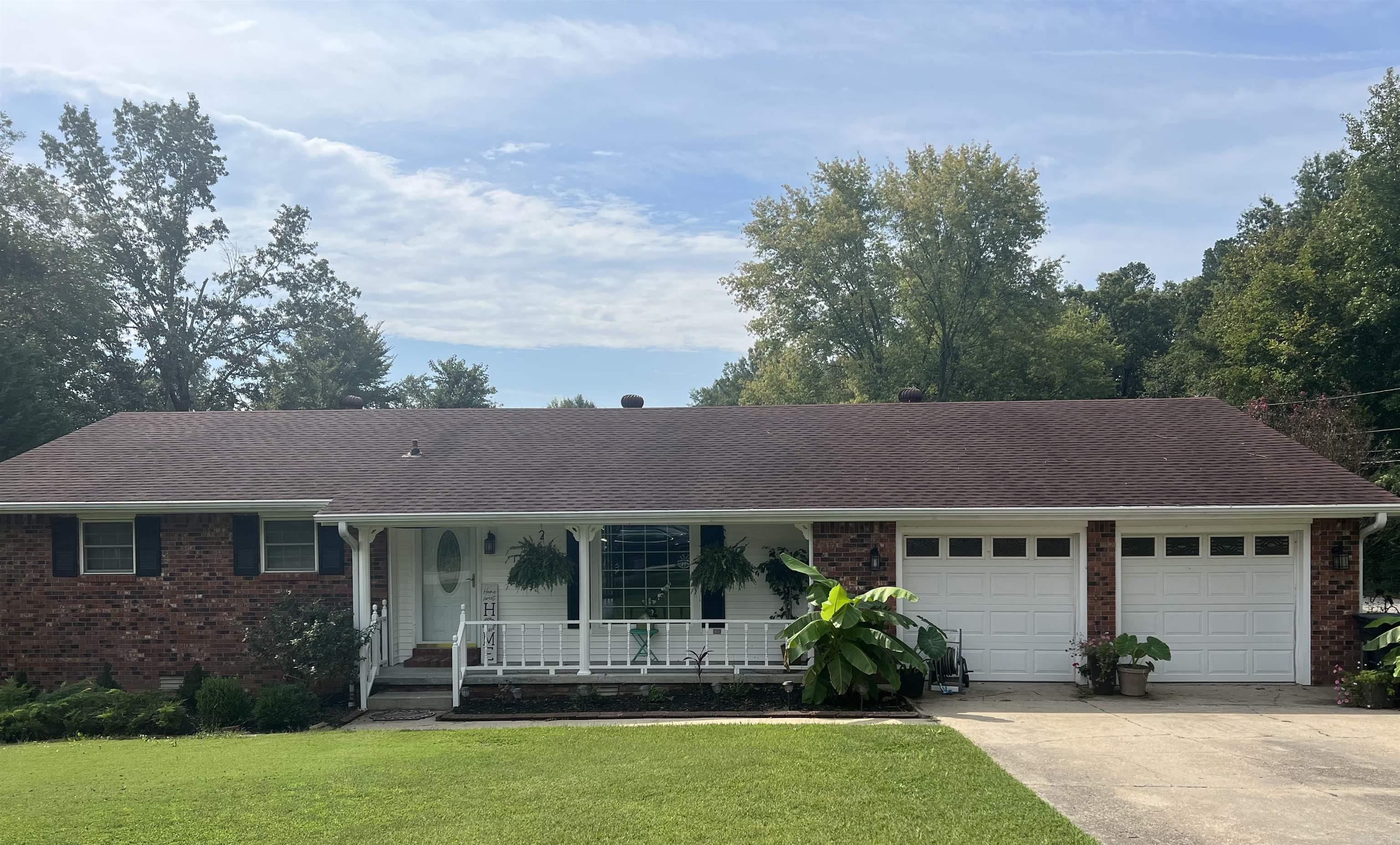 COUNTRY CLUB ESTATES - Residential